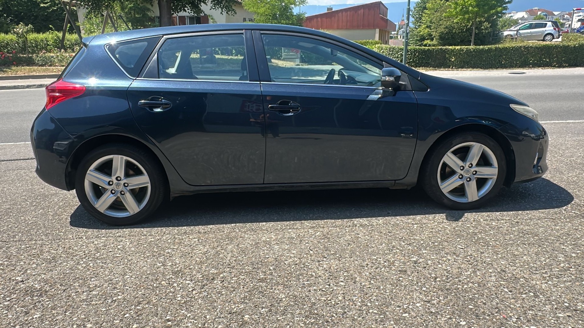 TOYOTA Auris 1.6 Luna-image-11