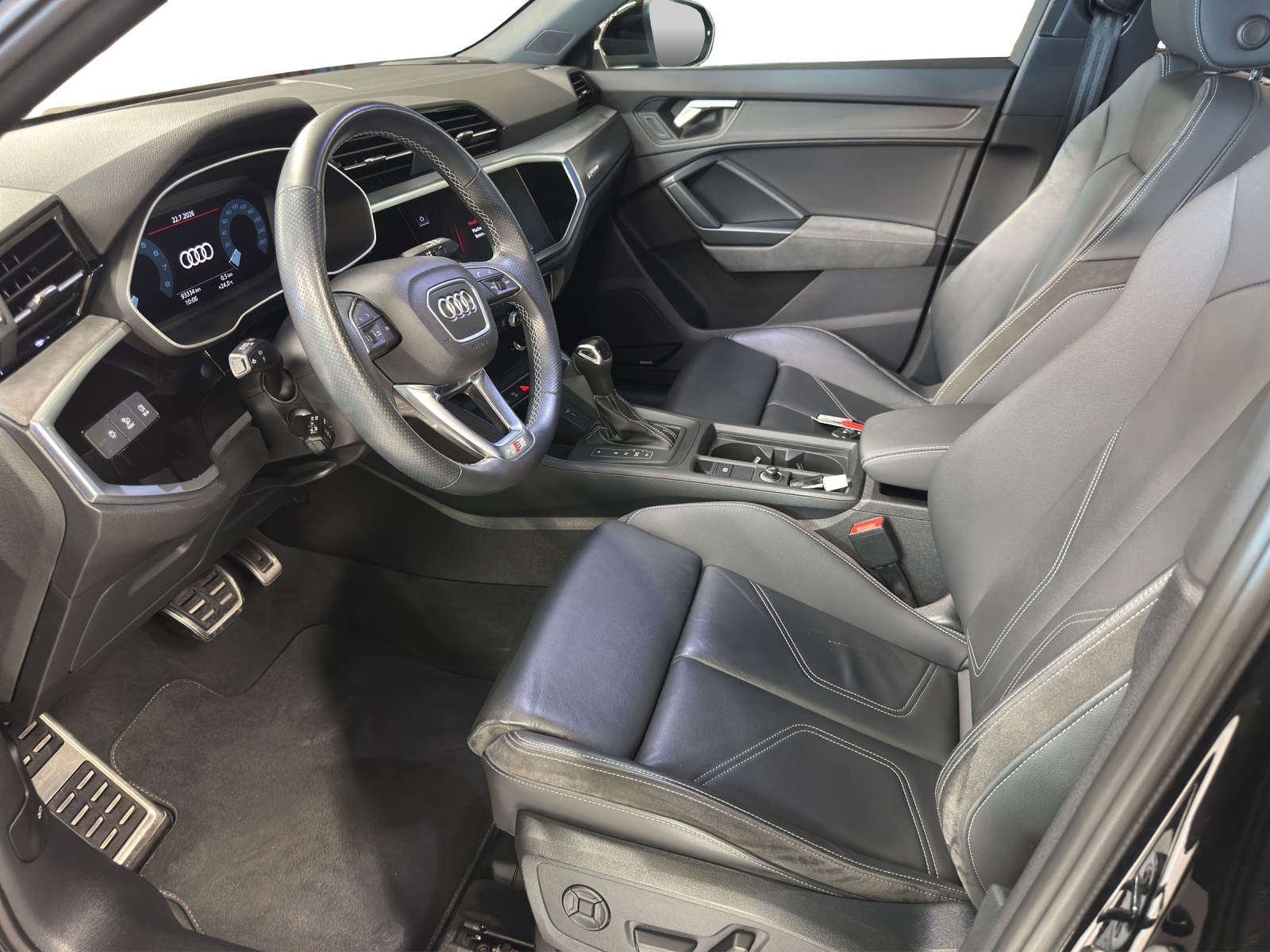 AUDI Q3 Sportback 45 TFSI quattro S-tronic-image-9