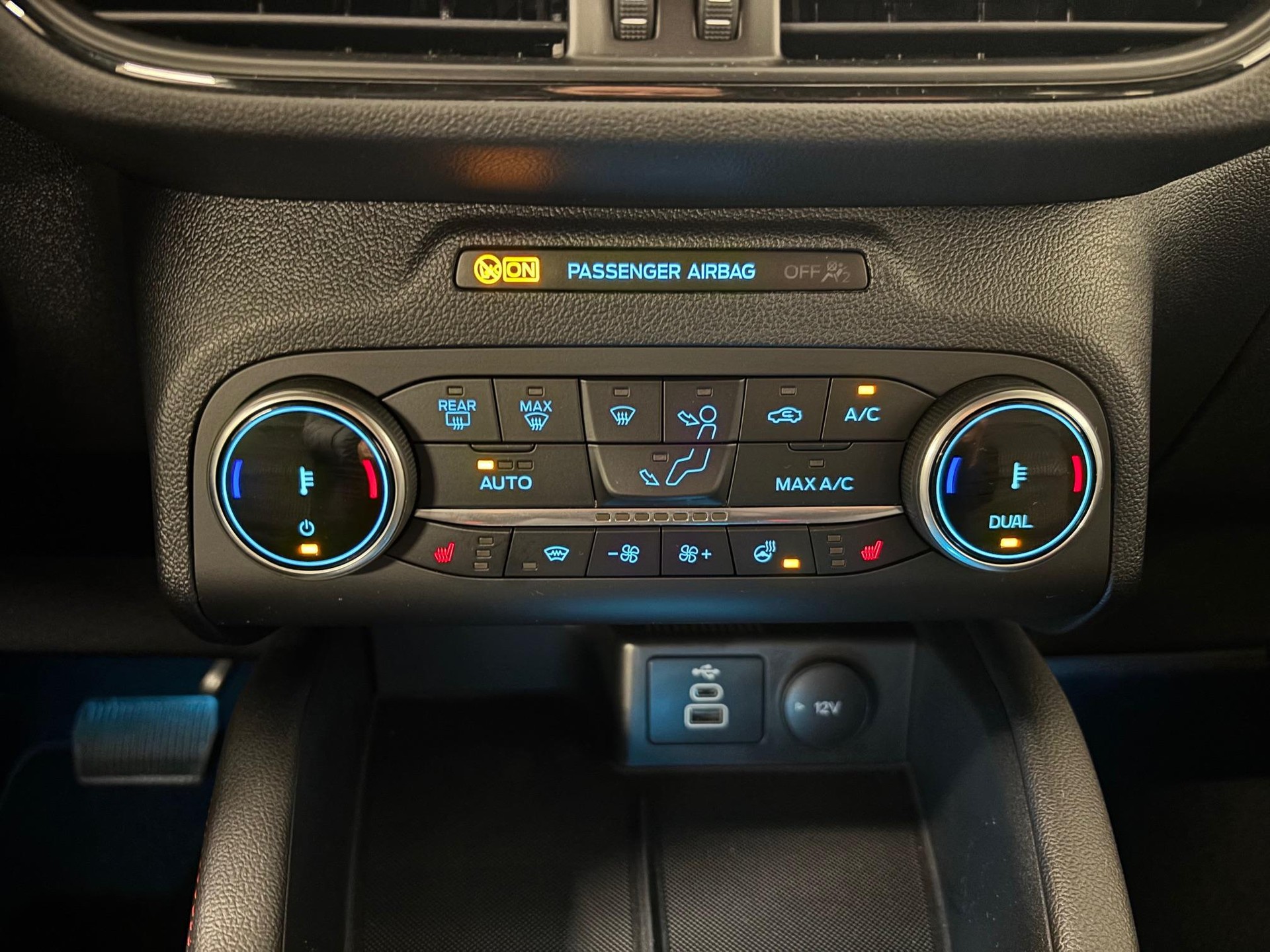 FORD Kuga 2.0 EcoBlue ST-Line-image-14