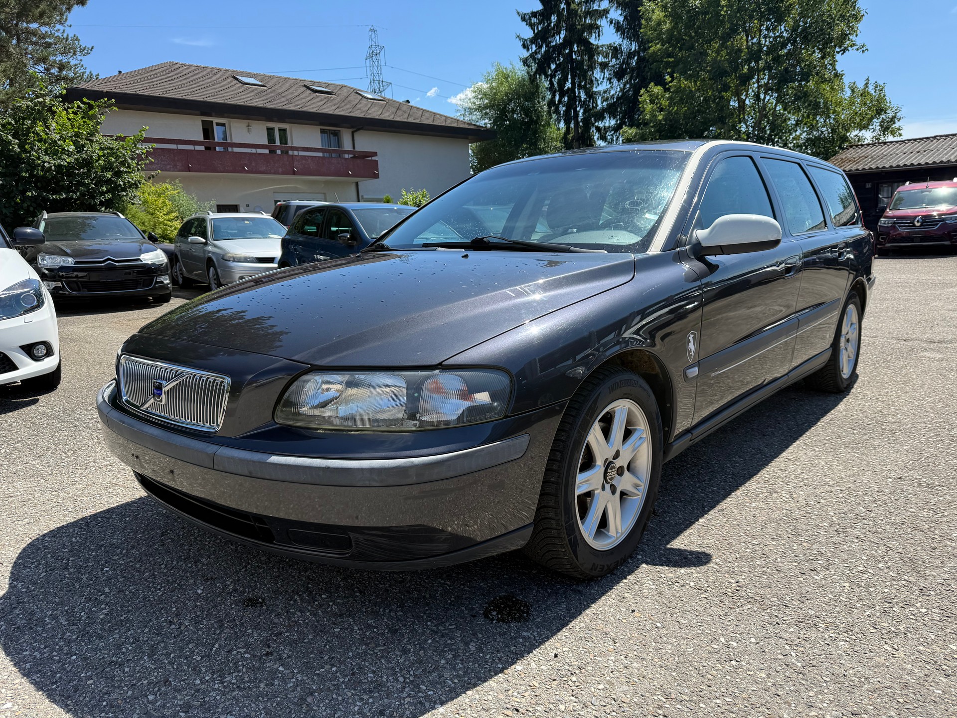 VOLVO V70 2.4-image-0