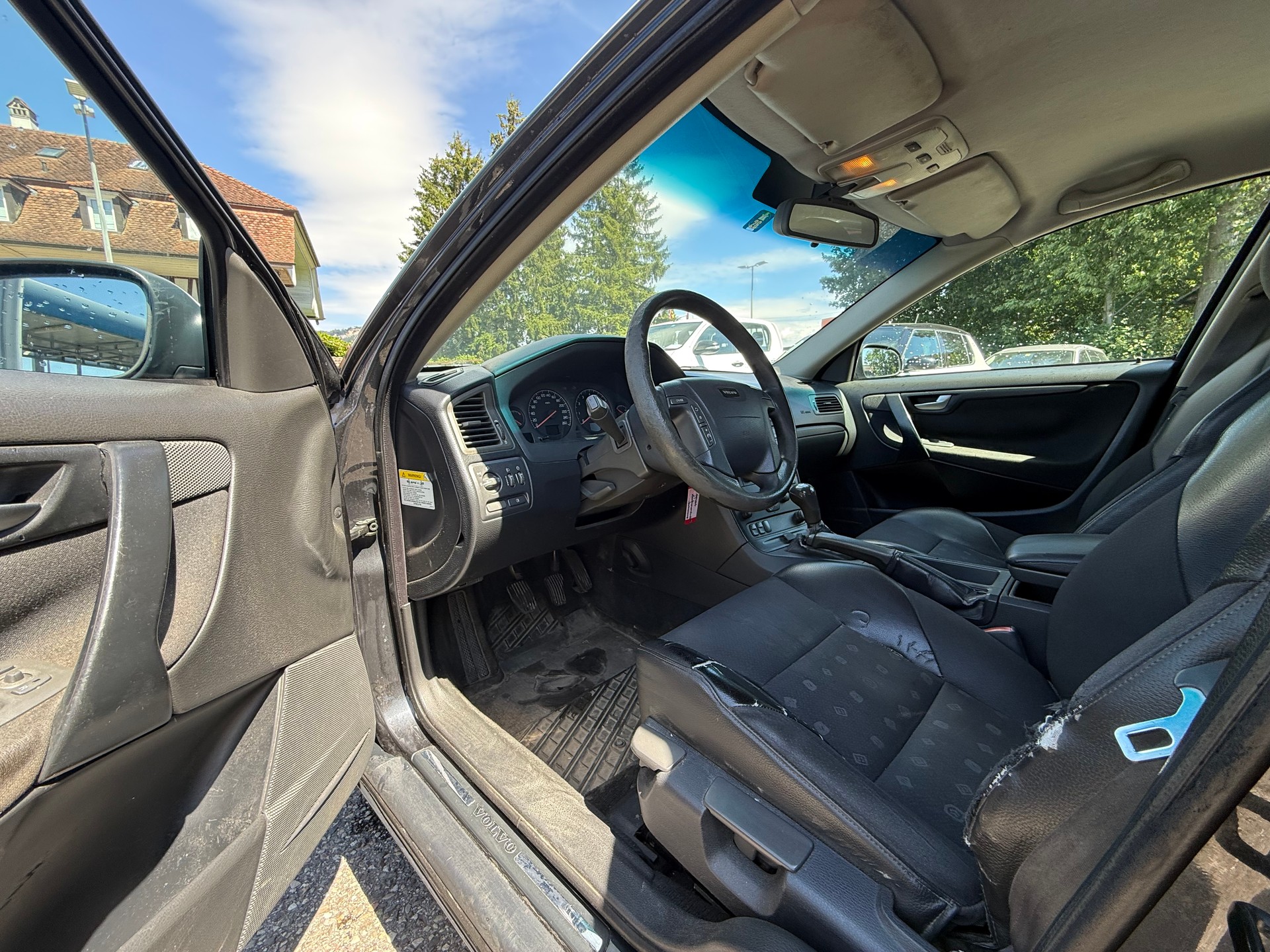 VOLVO V70 2.4-image-8