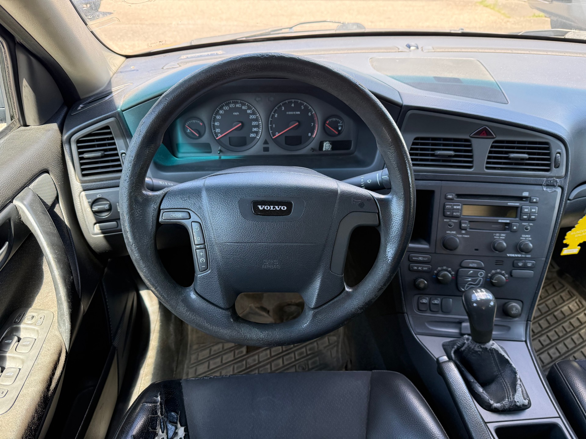 VOLVO V70 2.4-image-12