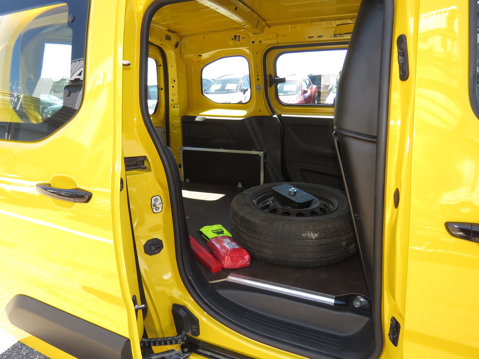 OPEL Combo Cargo 1.5 s/s 4x4 3-Plätzer, Nutzlast 640 kg-image-11