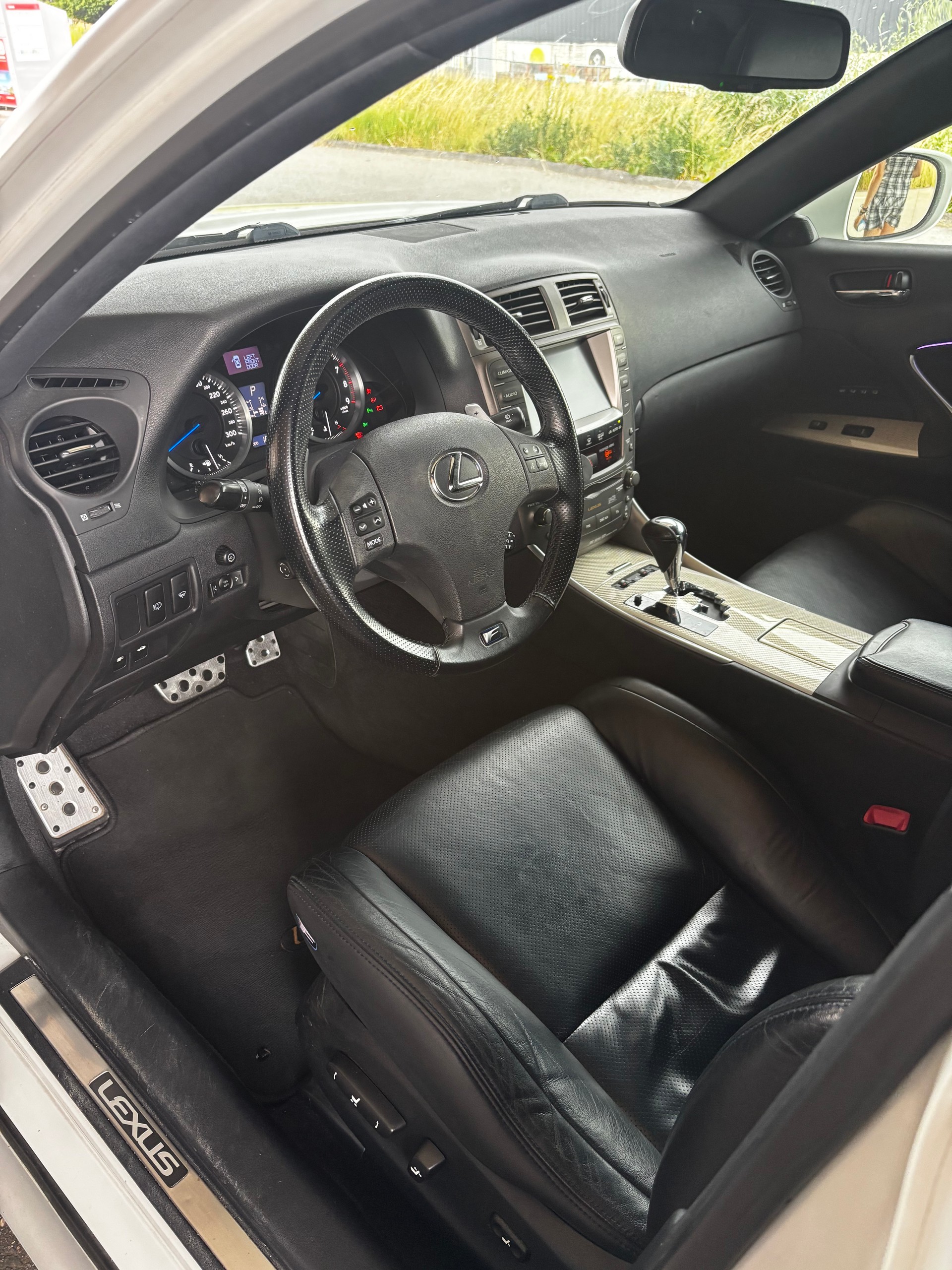LEXUS F-image-4
