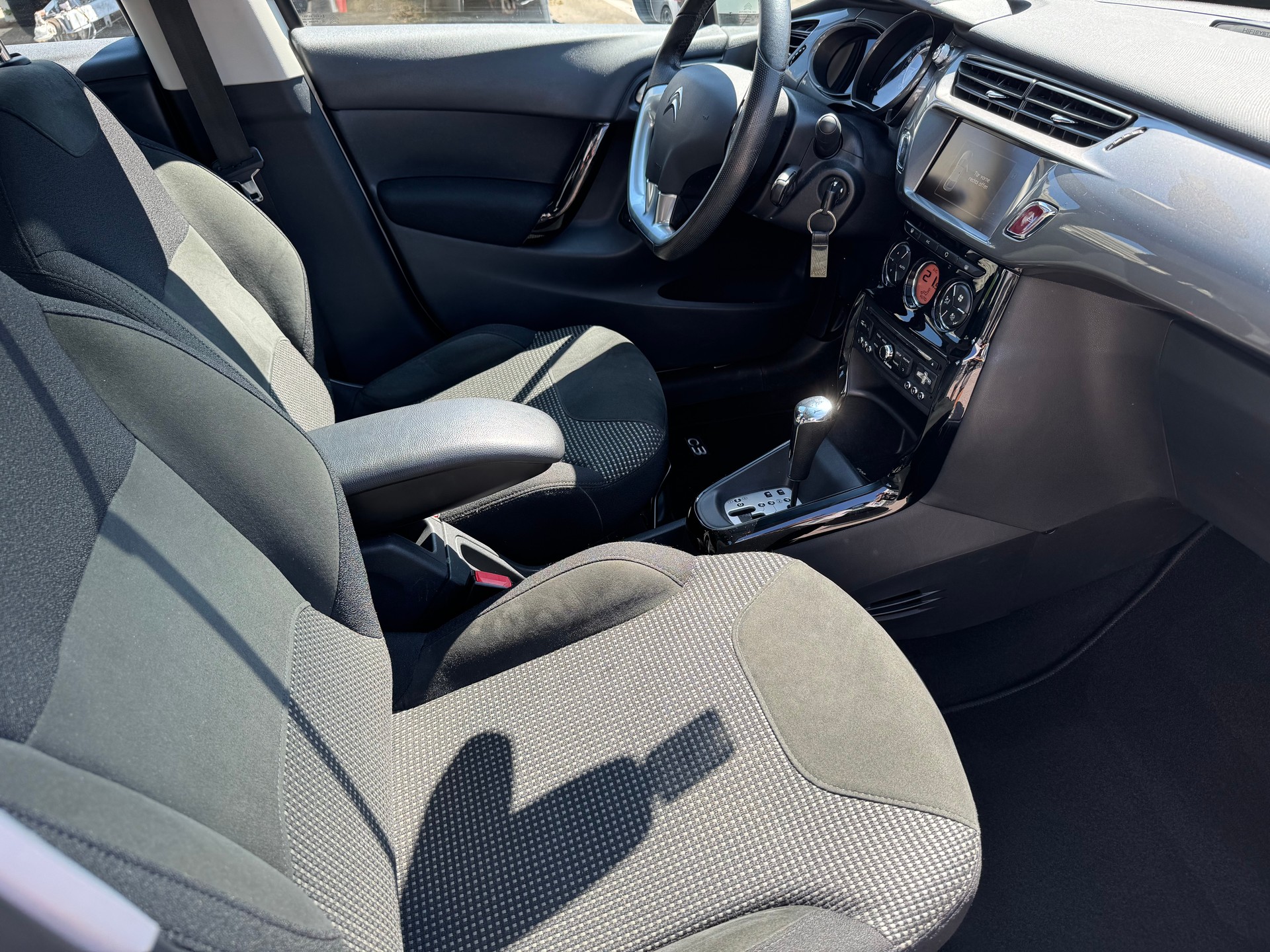 CITROEN C3 1.6i 16V Exclusive Automatic-image-9