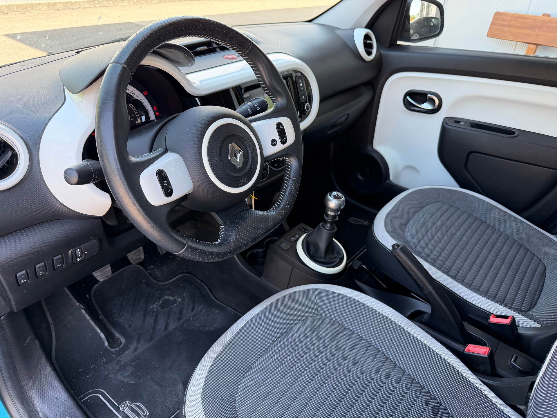 RENAULT Twingo 0.9 Iconic-image-6