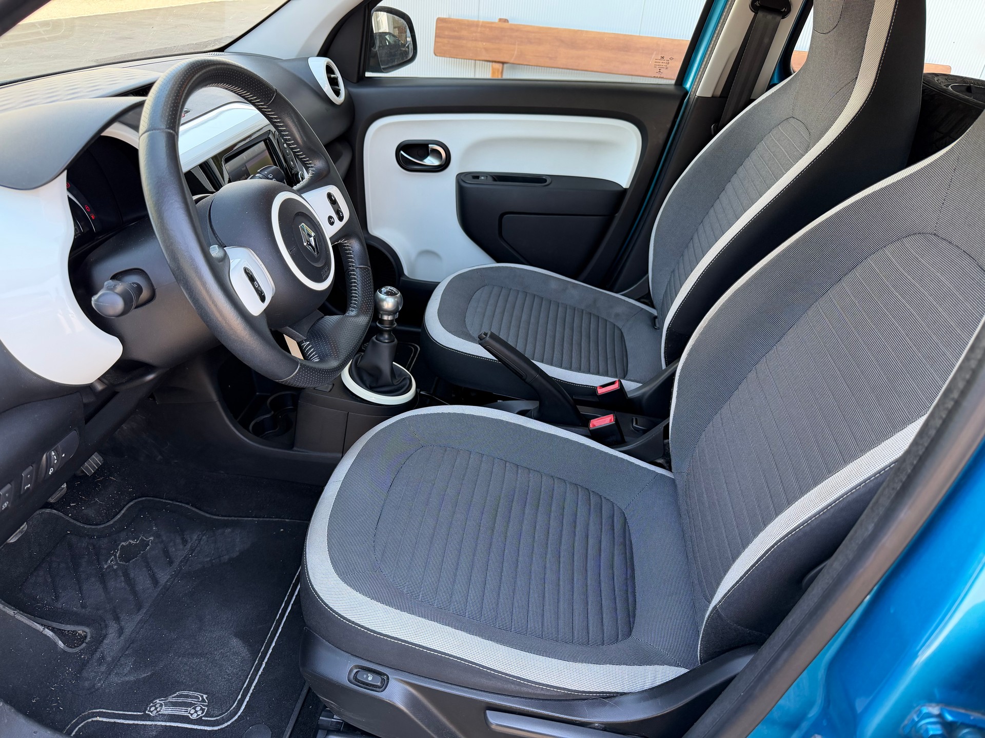 RENAULT Twingo 0.9 Iconic-image-8