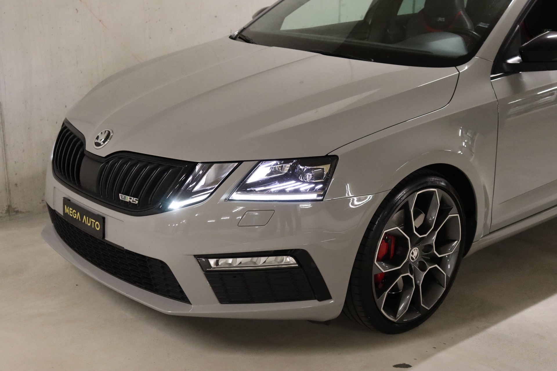 SKODA Octavia Combi 2.0 TSI RS DSG-image-2