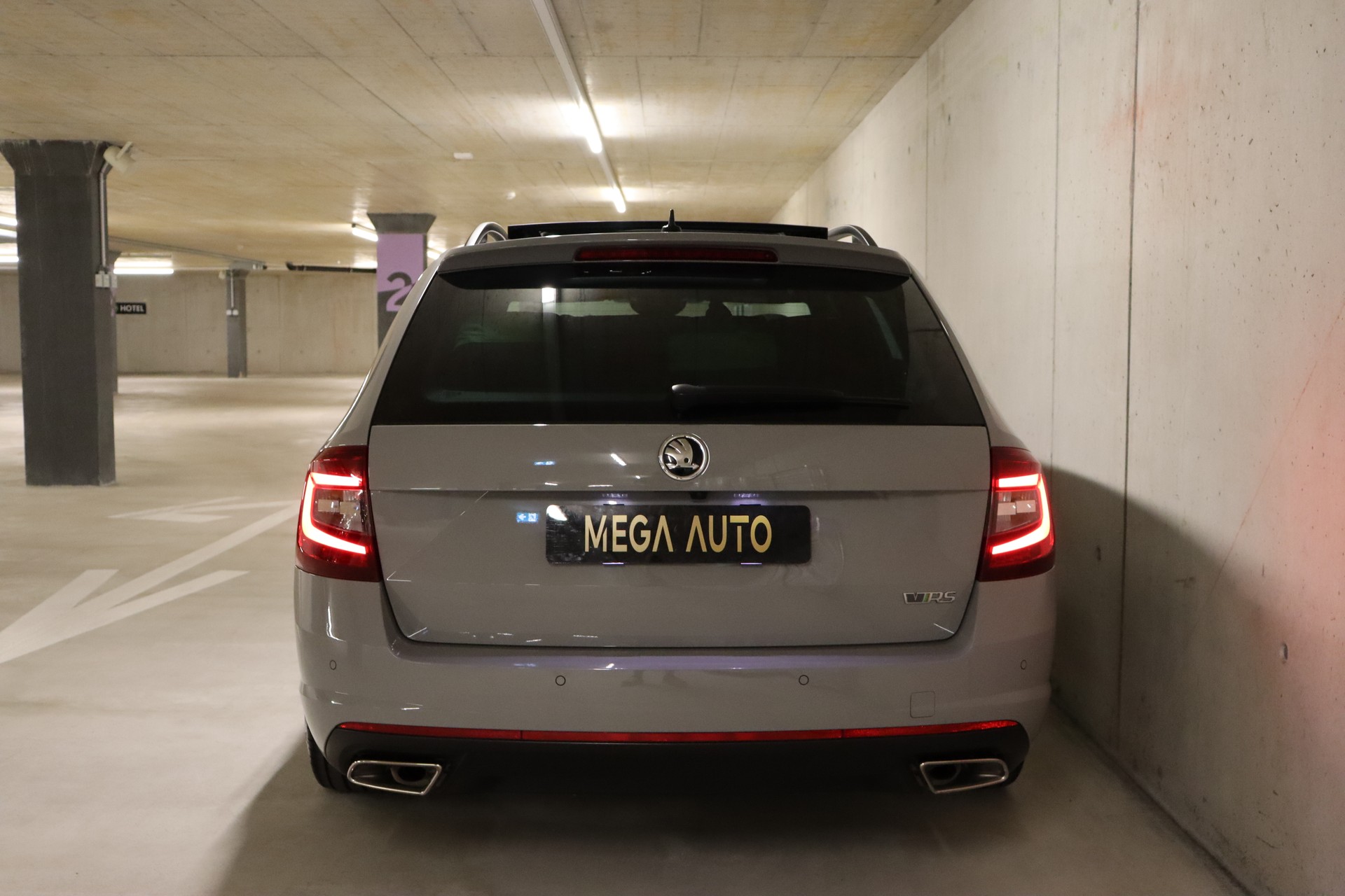 SKODA Octavia Combi 2.0 TSI RS DSG-image-9