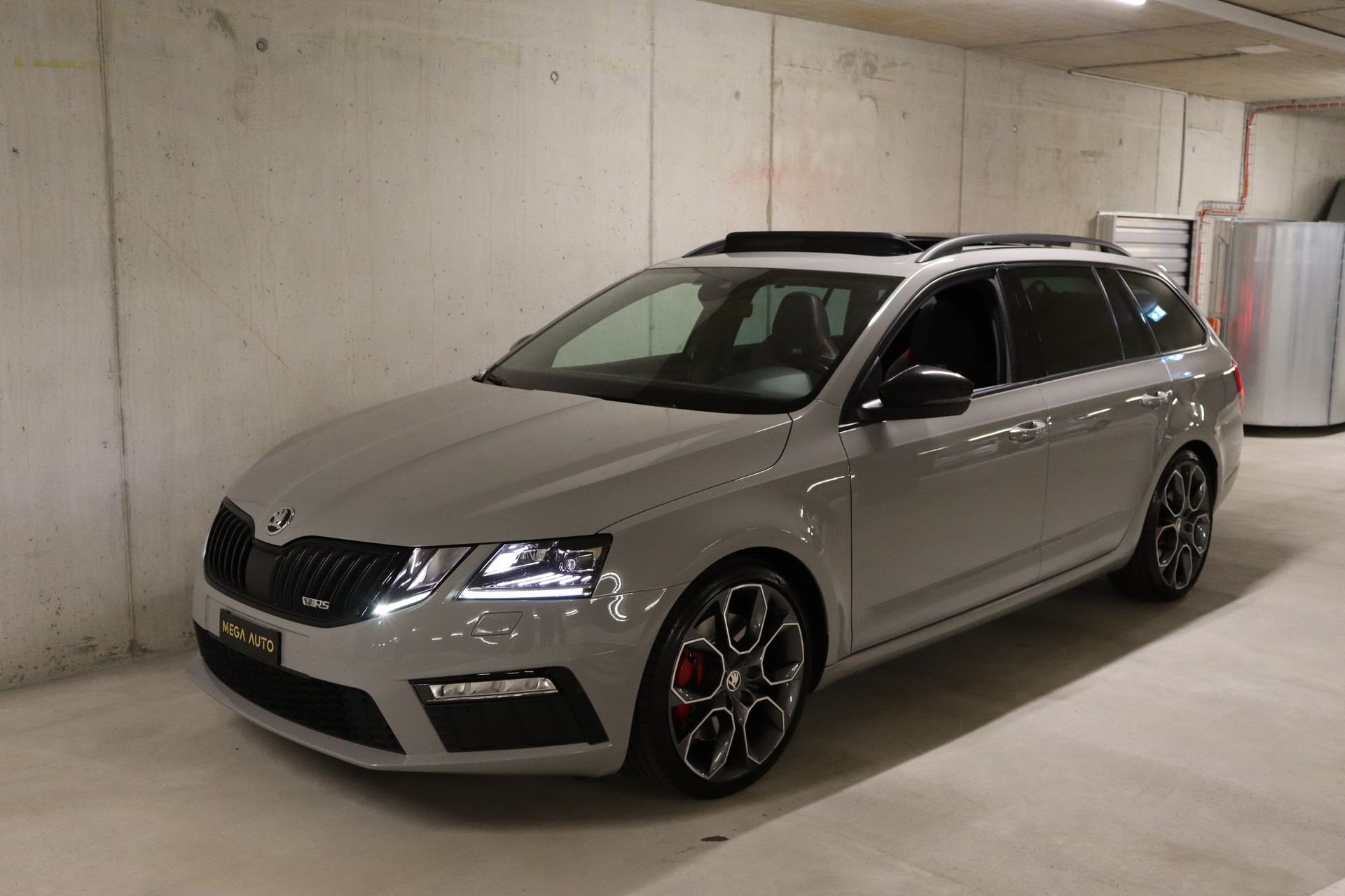 SKODA Octavia Combi 2.0 TSI RS DSG-image-0