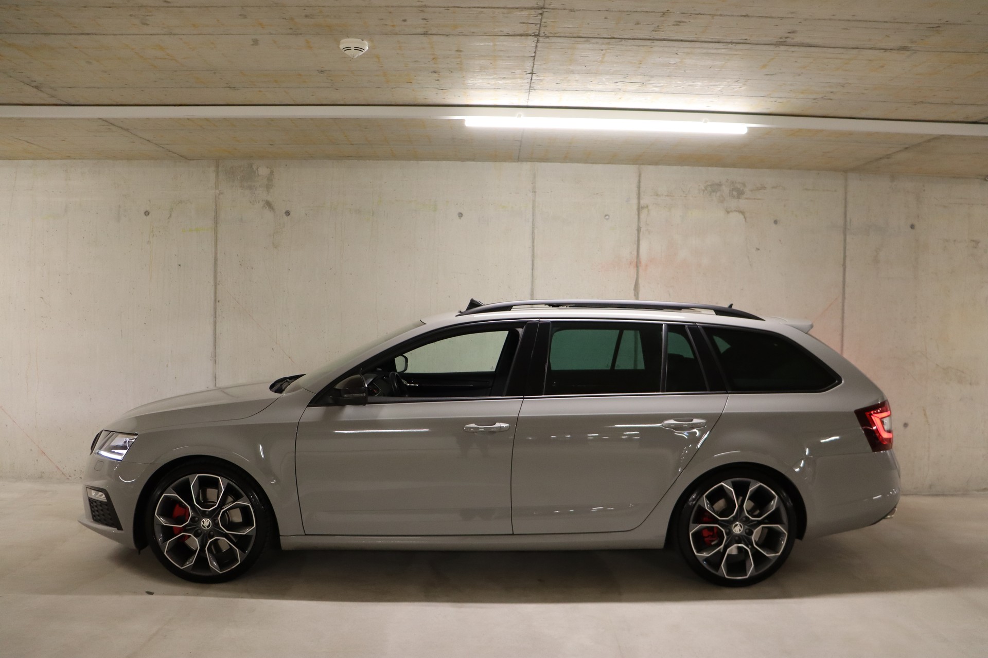 SKODA Octavia Combi 2.0 TSI RS DSG-image-4