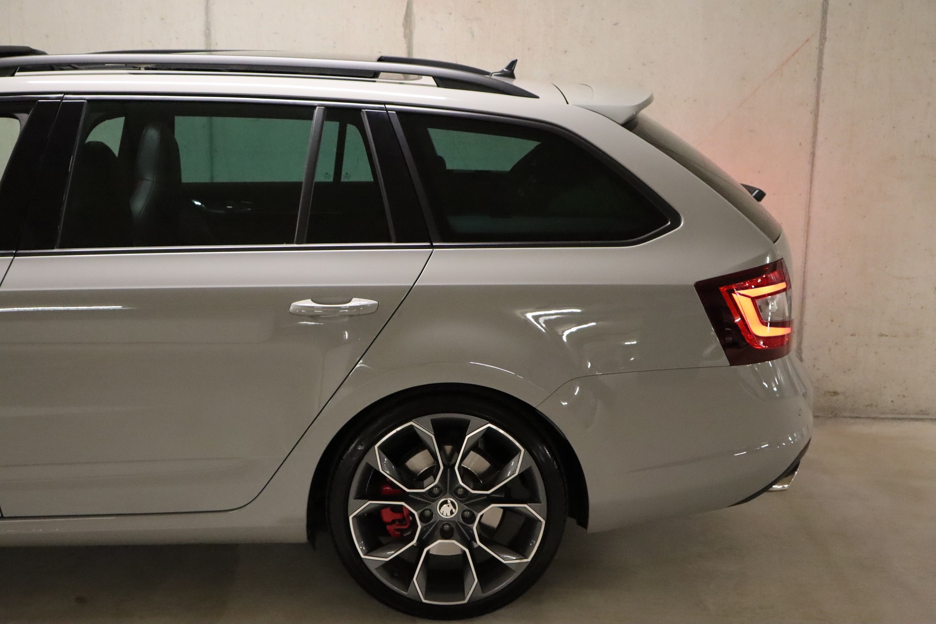 SKODA Octavia Combi 2.0 TSI RS DSG-image-5
