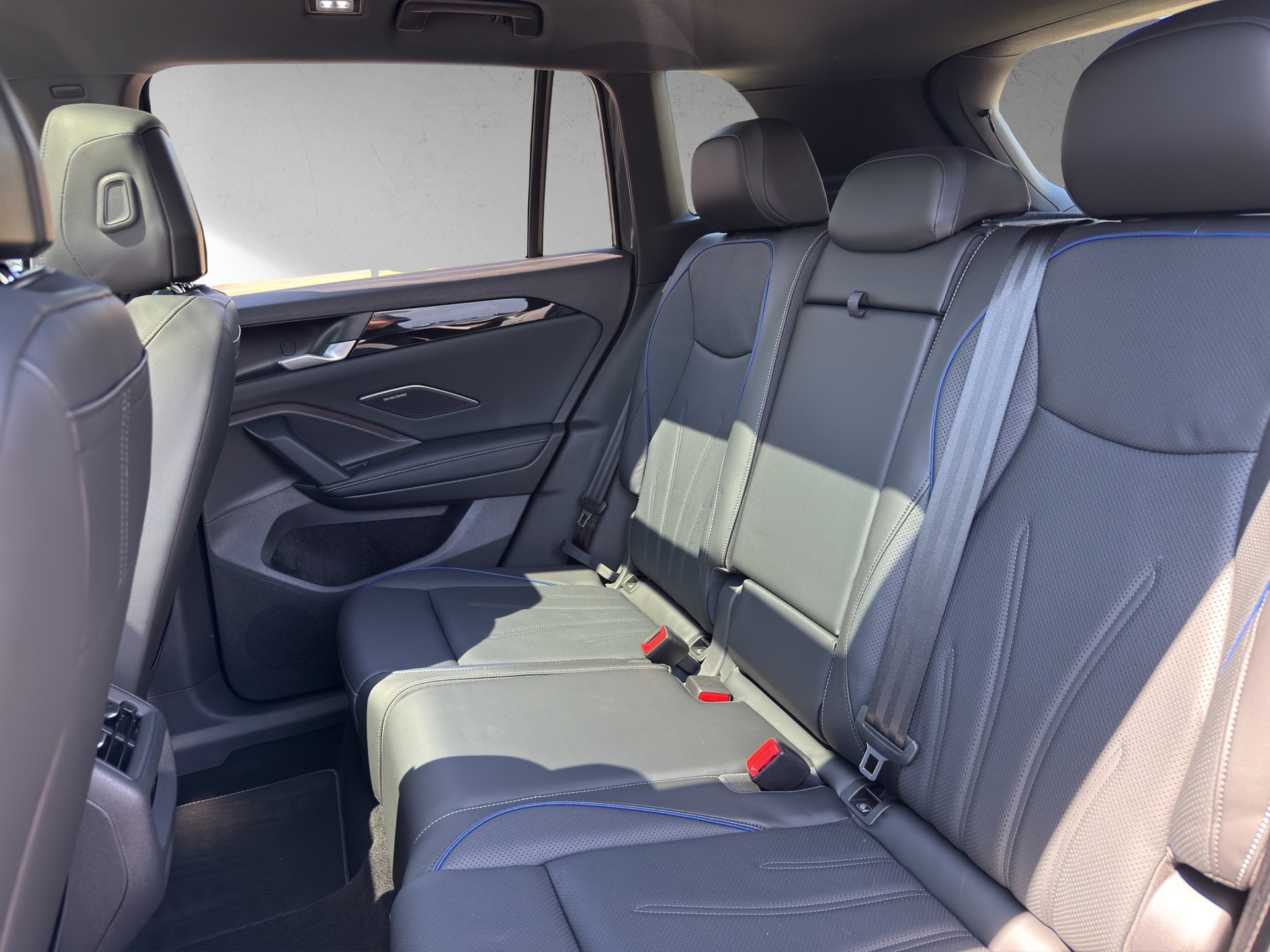 VW Tiguan 2.0 TDI SCR R-Line 4Motion DSG-image-10