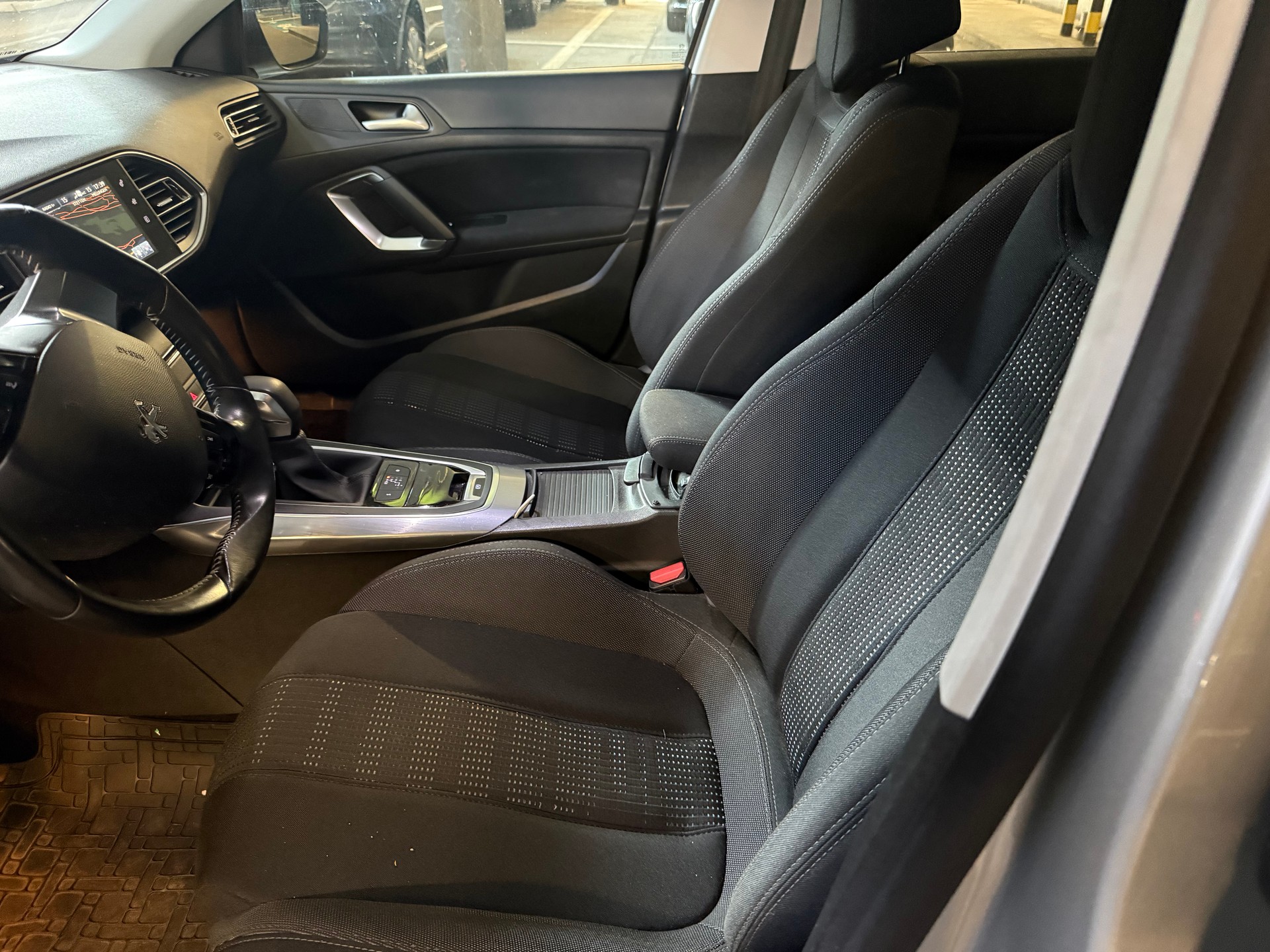 PEUGEOT 308 1.2 THP GT Line Automatic-image-6