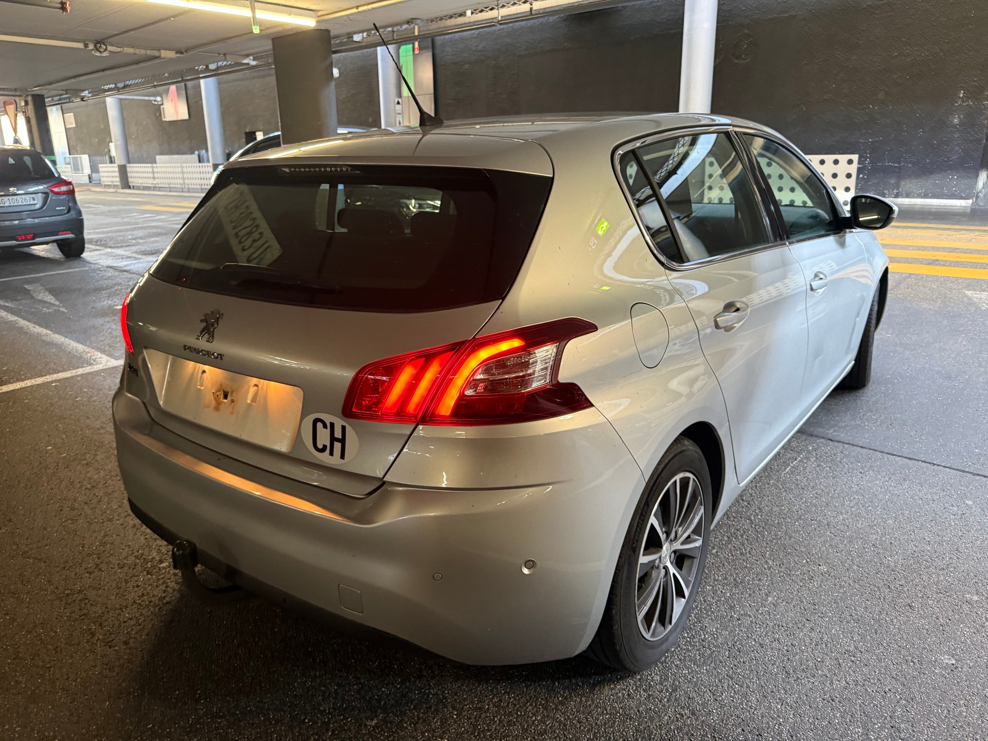 PEUGEOT 308 1.2 THP GT Line Automatic-image-2
