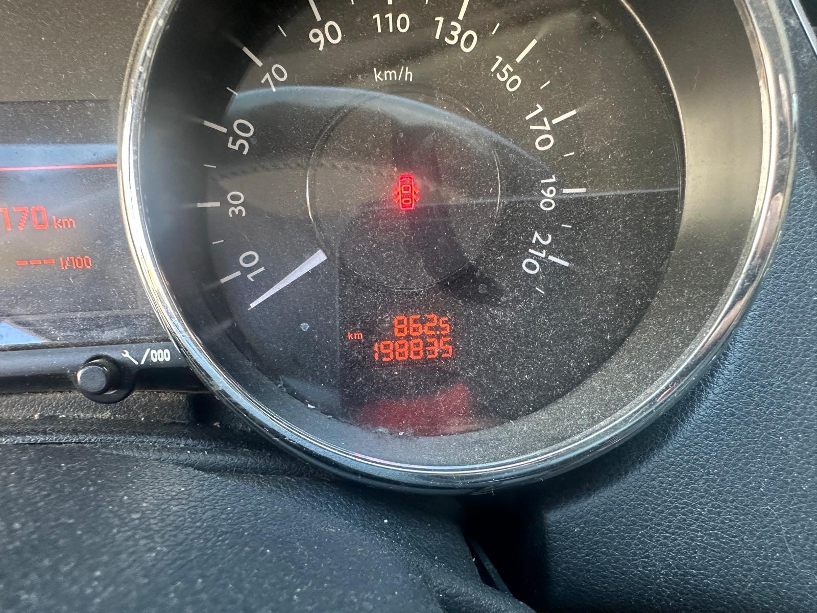 PEUGEOT 5008 1.6 16V T Allure-image-13