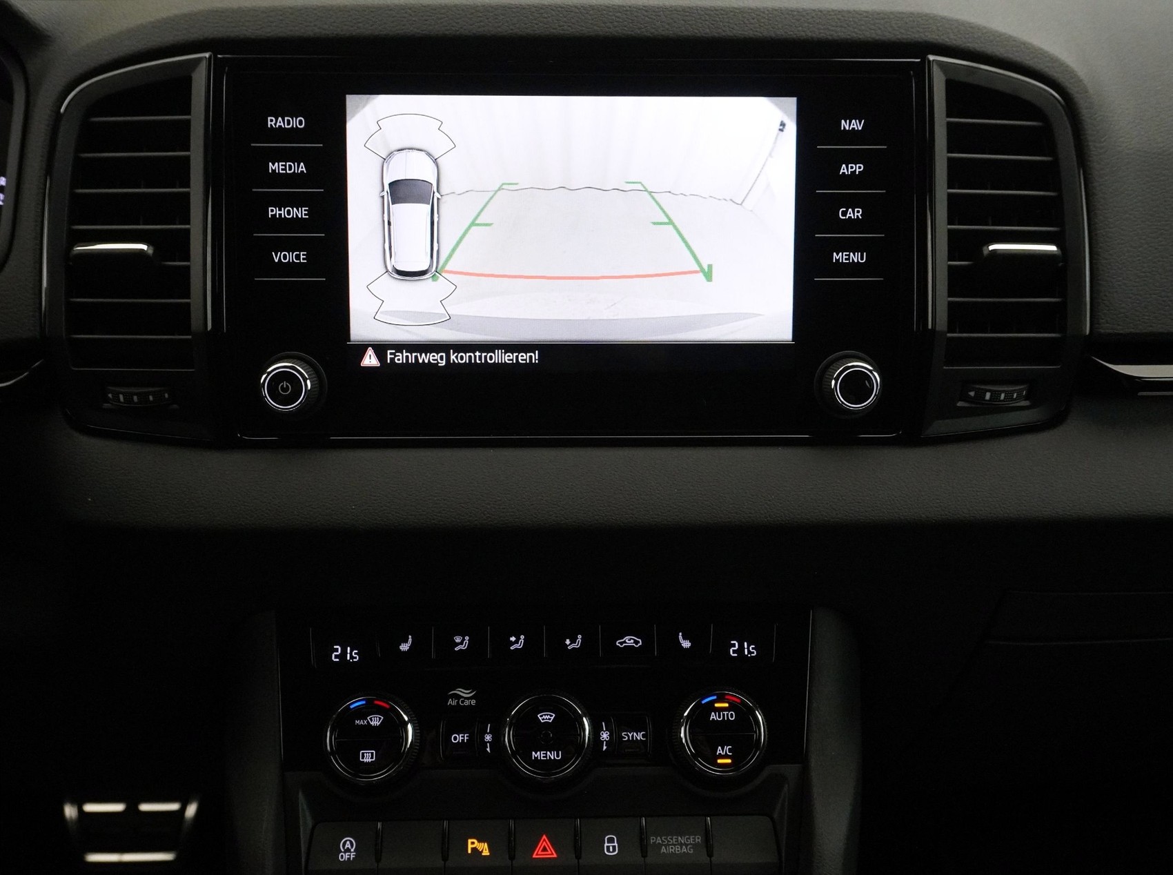 SKODA Karoq 2.0 TSI SportLine DSG 4x4-image-17
