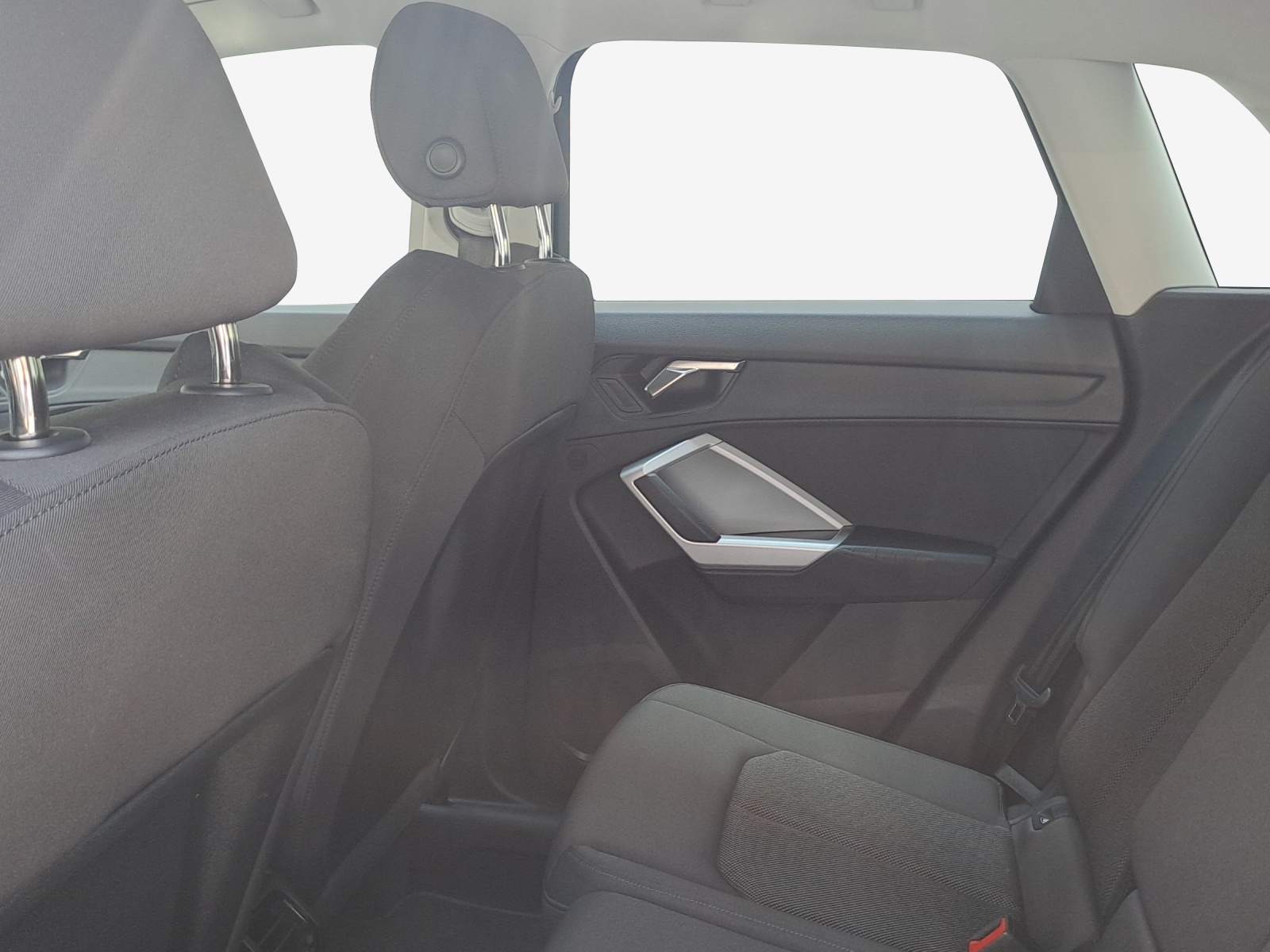 AUDI Q3 35 TDI quattro S-tronic-image-11