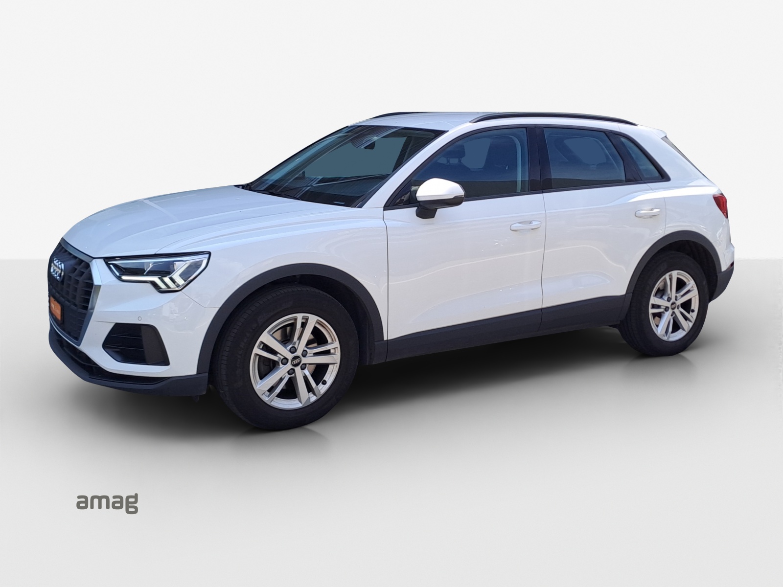 AUDI Q3 35 TDI quattro S-tronic-image-0