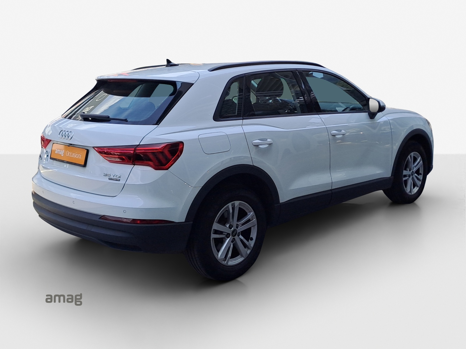 AUDI Q3 35 TDI quattro S-tronic-image-4