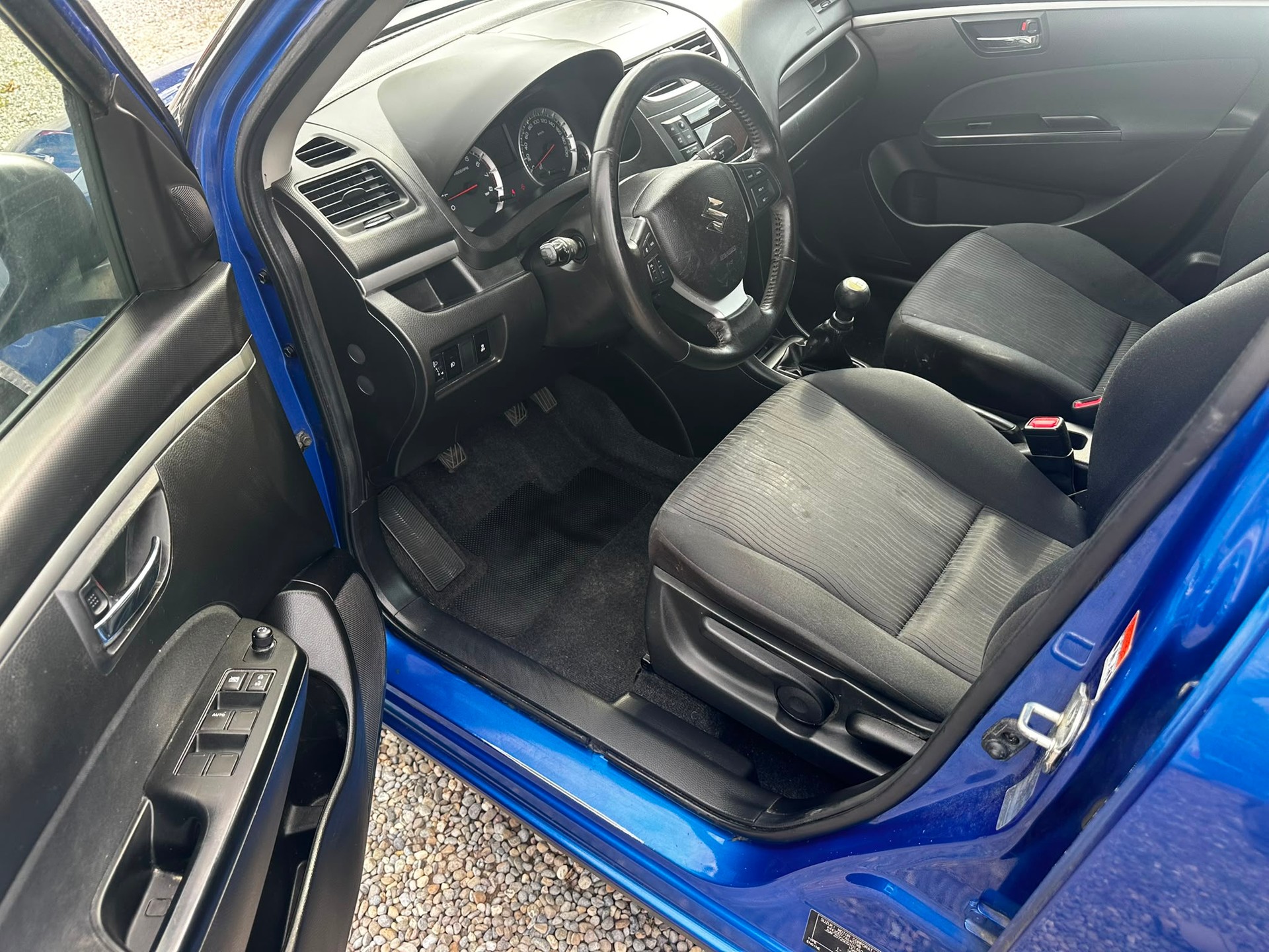 SUZUKI Swift 1.2i 16V GL 4x4-image-6