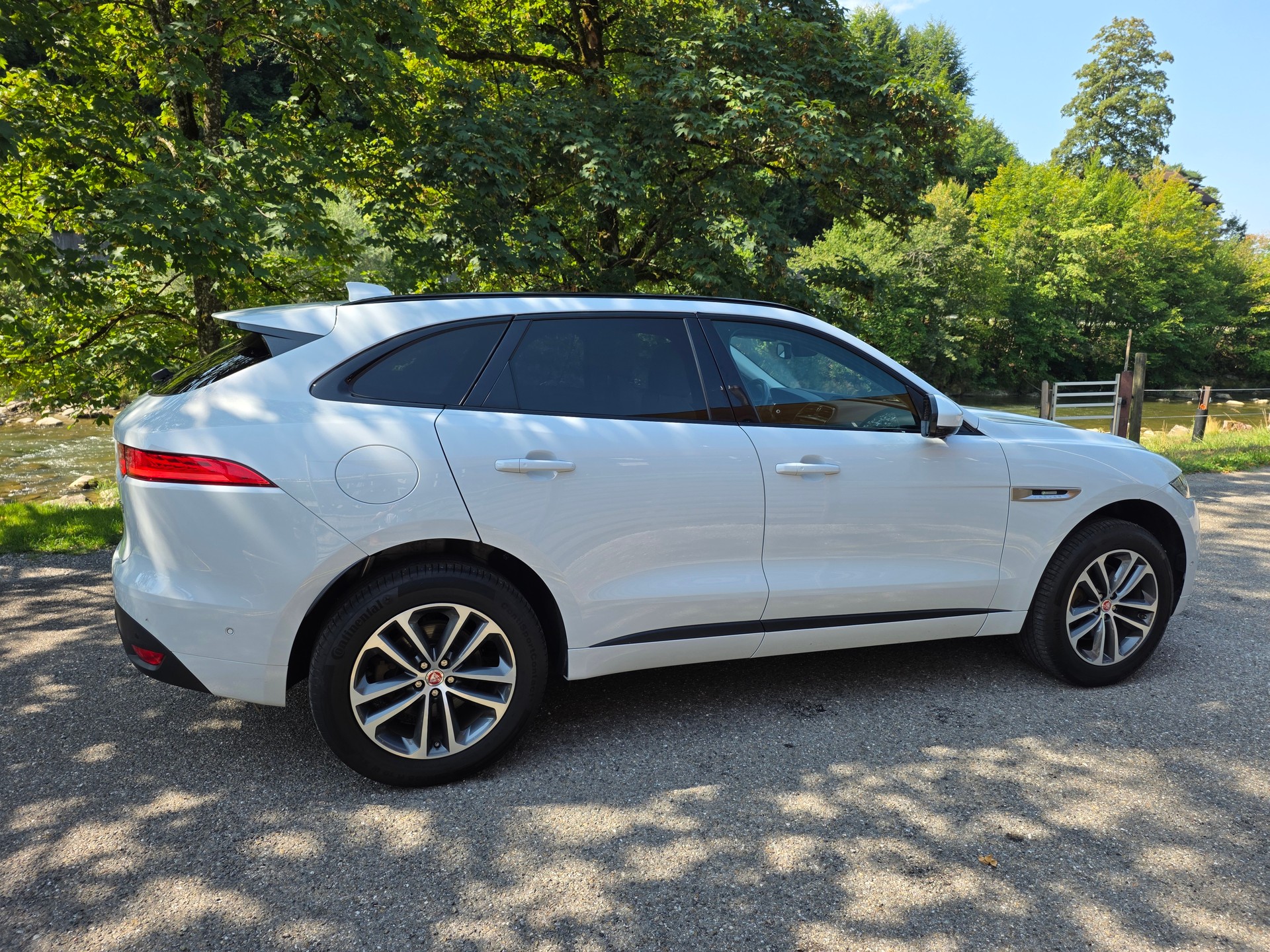 JAGUAR F-Pace 3.0 TD R-Sport AWD Automatik ☆☆☆ Inklusive frischer MFK ☆☆☆ AHK: 2'400kg ☆☆☆ Sommer- und Winterräder ☆☆☆-image-3