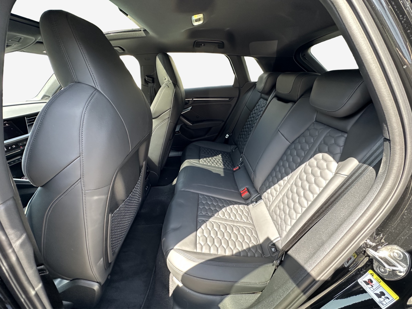 AUDI RS3 Sportback 2.5 TSI quattro S-tronic-image-11