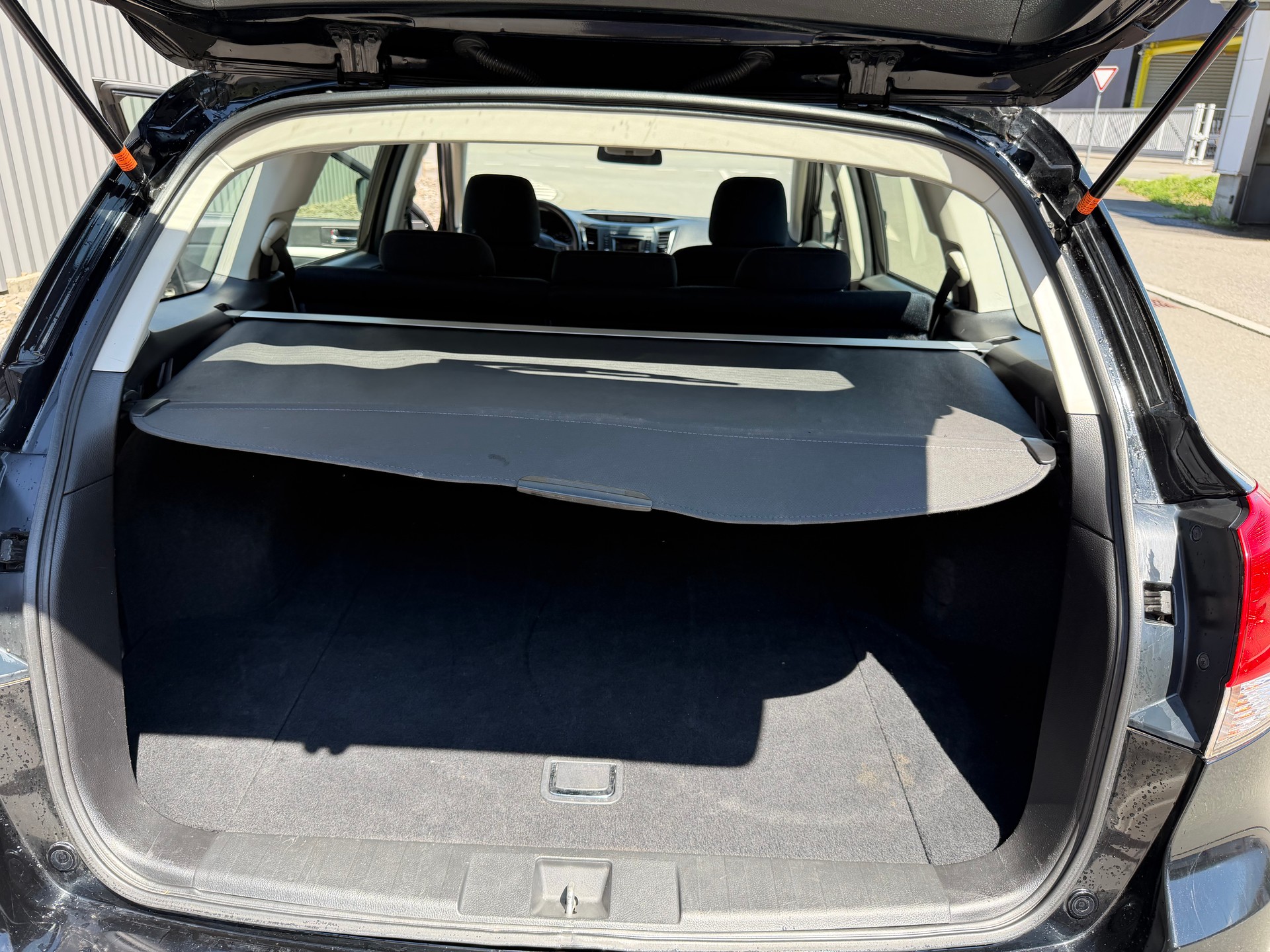 SUBARU Legacy 2.0D Swiss AWD-image-32