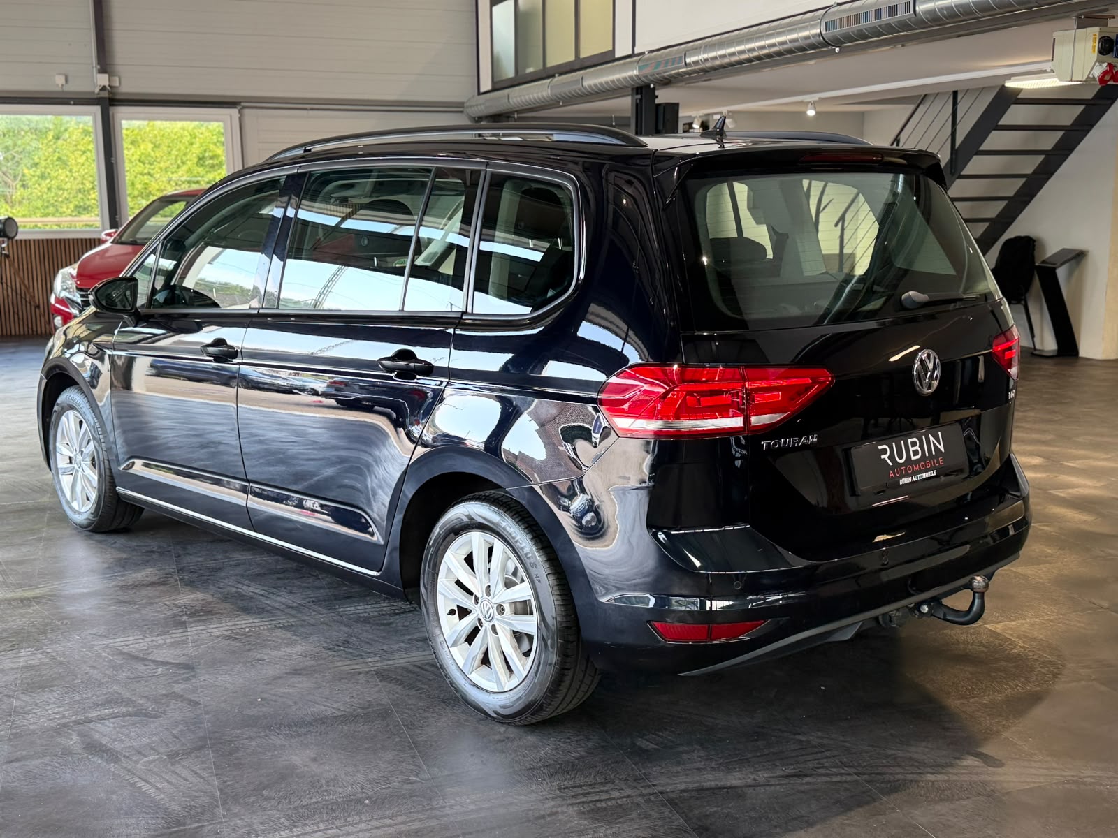 VW Touran 1.6 TDI BlueMotion Technology Trendline-image-2