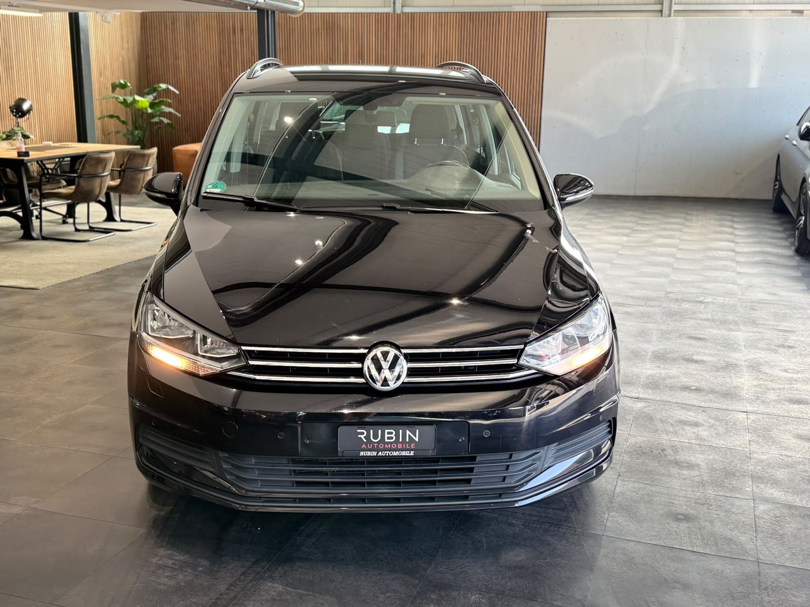 VW Touran 1.6 TDI BlueMotion Technology Trendline-image-8
