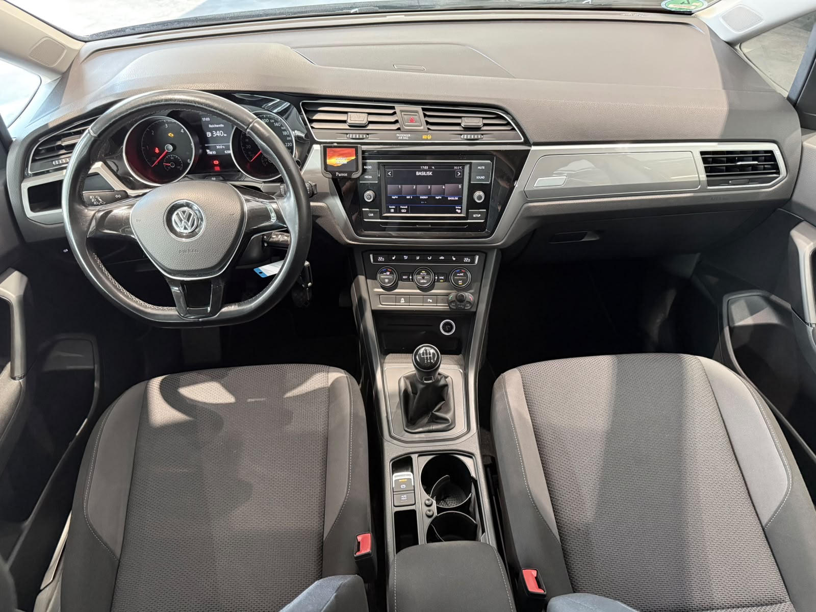 VW Touran 1.6 TDI BlueMotion Technology Trendline-image-11