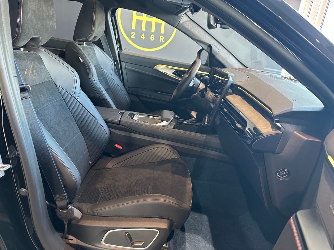 RENAULT Rafale 1.2 E-Tech Plug-in Hybrid 300 4x4 Atelier Alpine-image-13