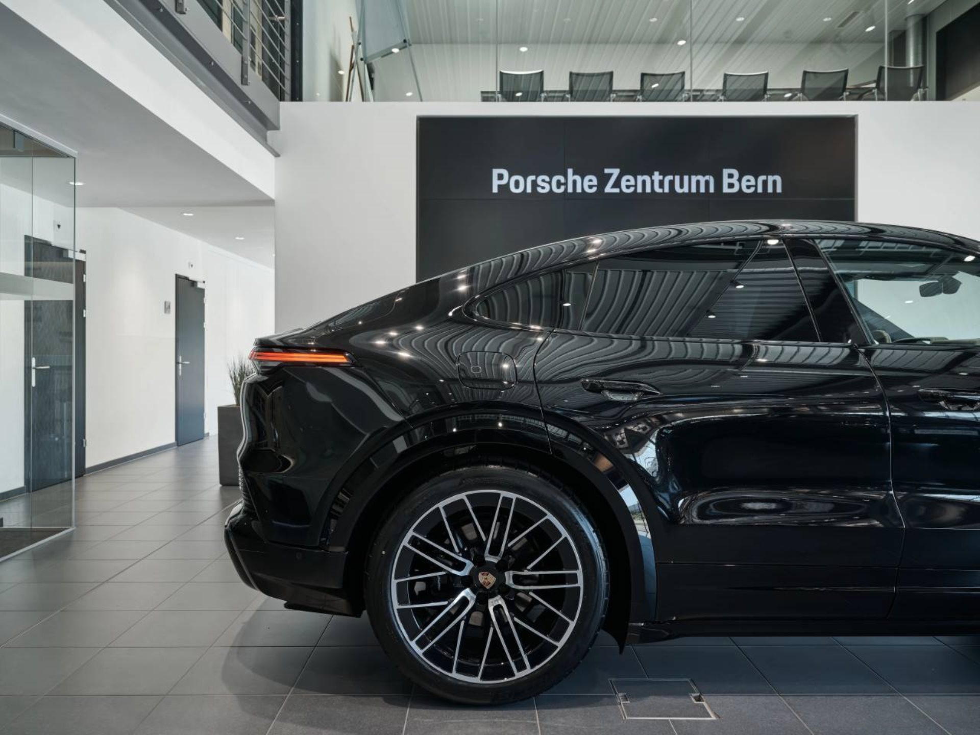 PORSCHE Cayenne S Coupé Electric-image-11