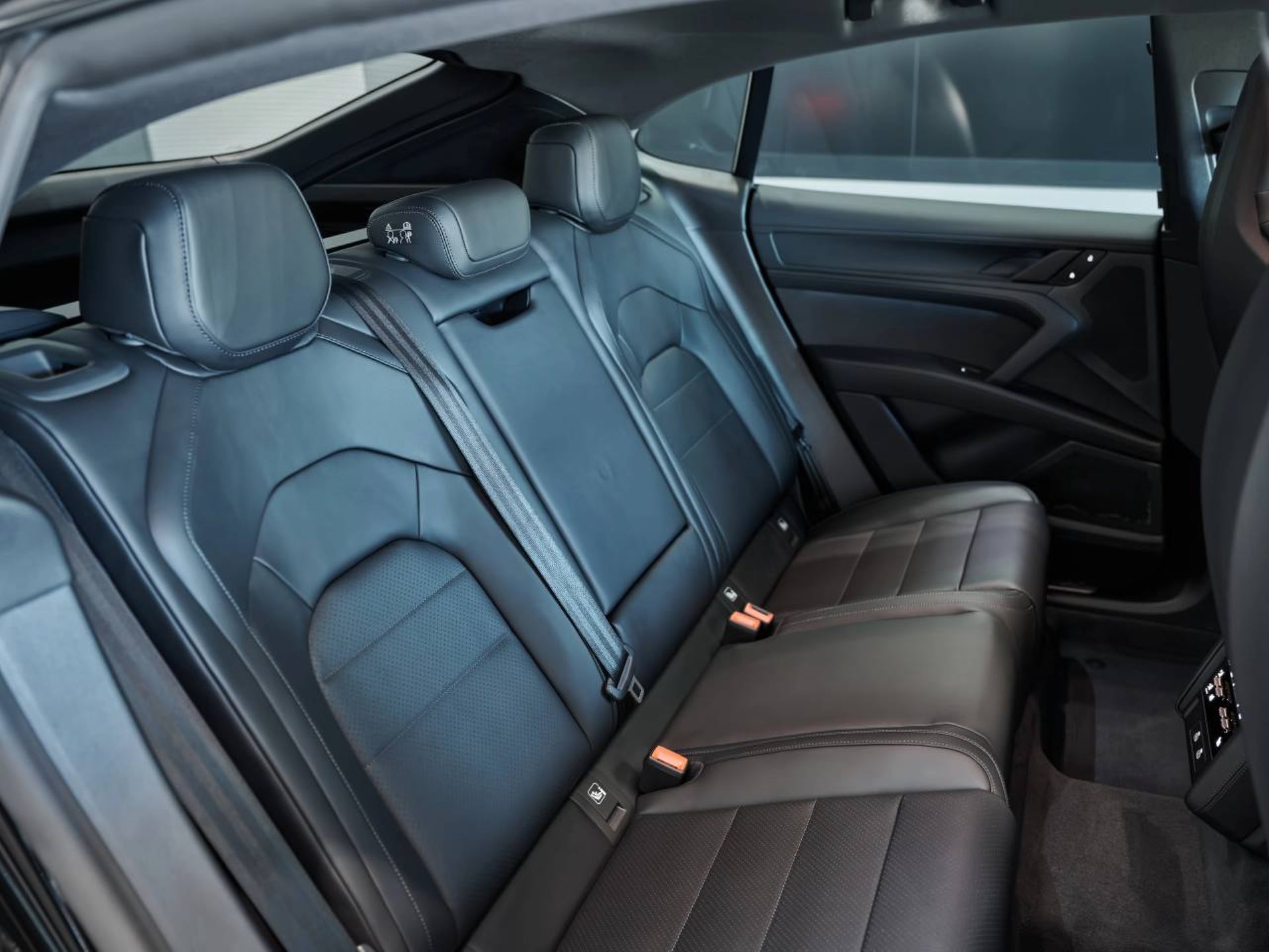 PORSCHE Cayenne S Coupé Electric-image-22