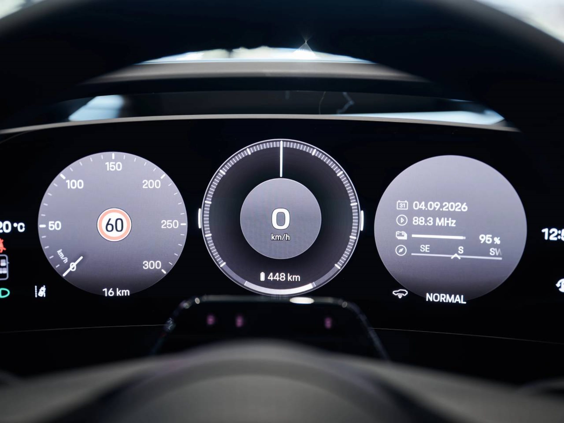 PORSCHE Cayenne S Coupé Electric-image-14