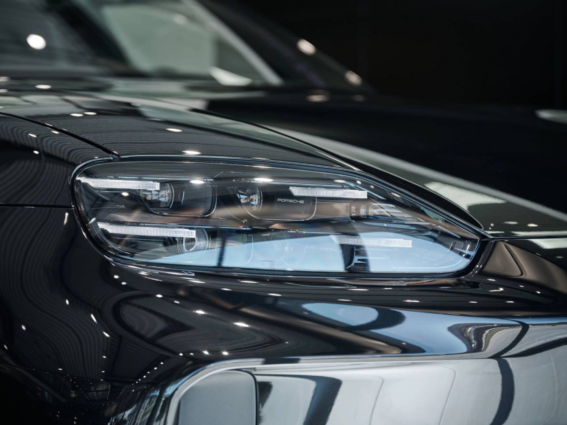 PORSCHE Cayenne S Coupé Electric-image-23
