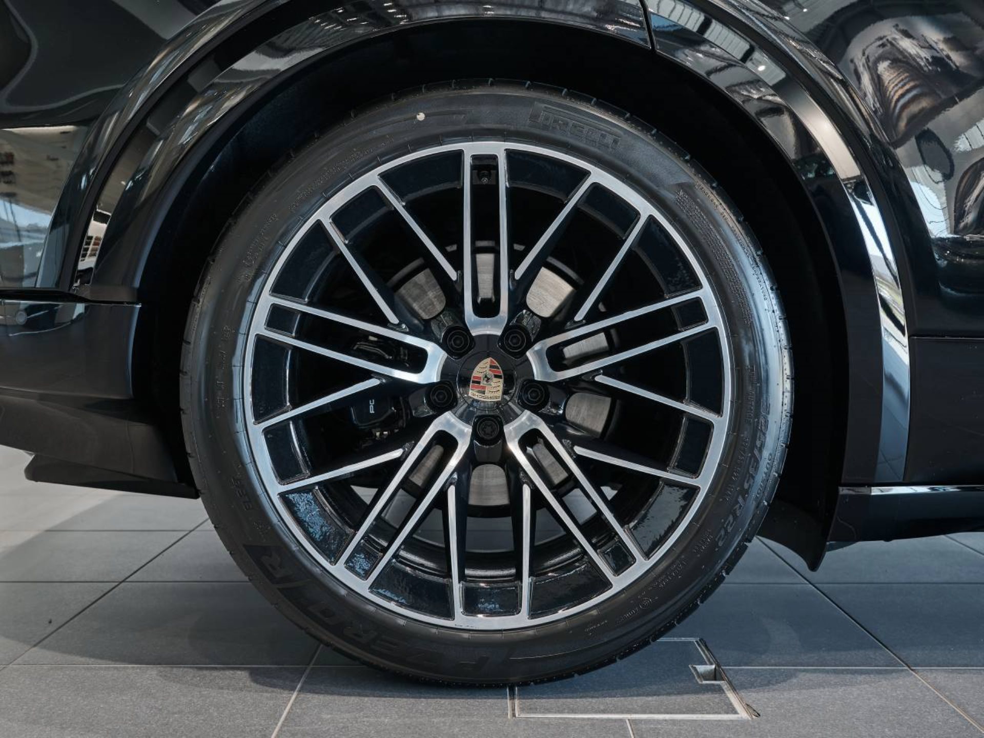 PORSCHE Cayenne S Coupé Electric-image-31