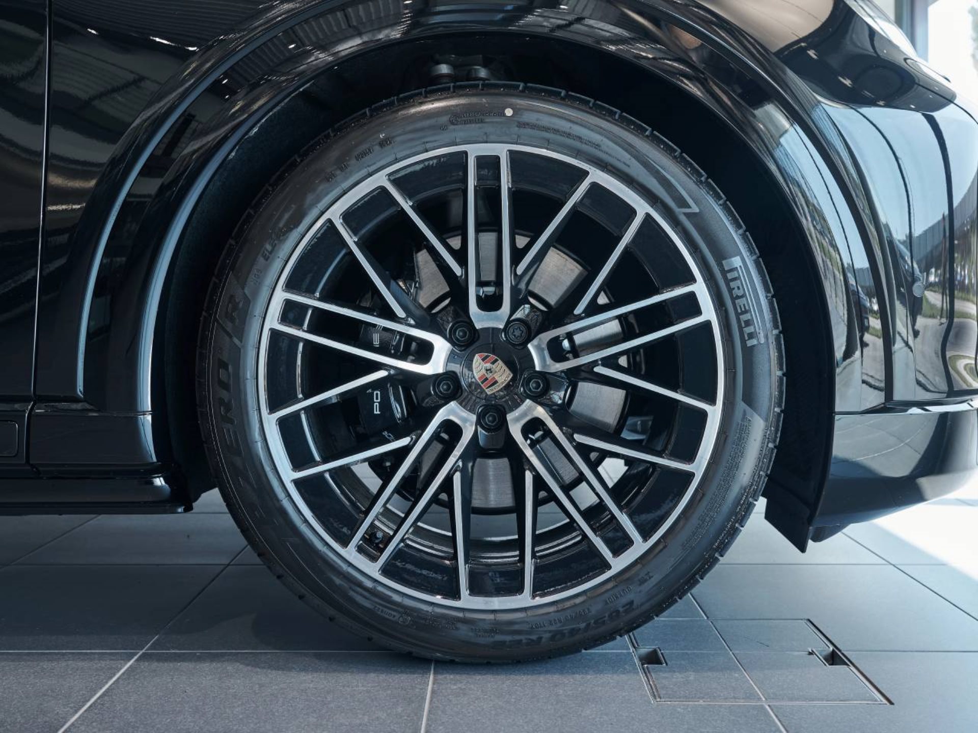 PORSCHE Cayenne S Coupé Electric-image-28