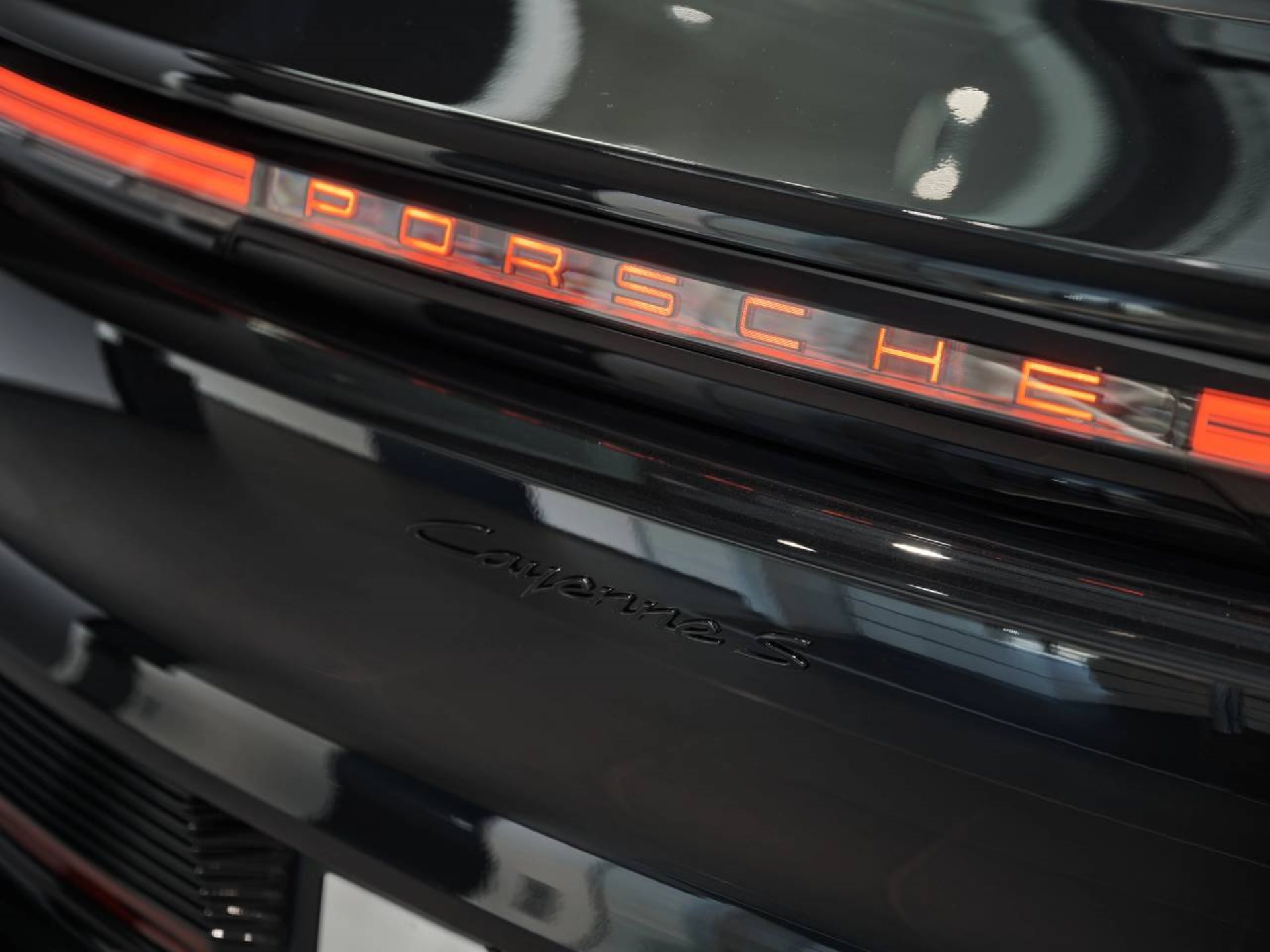 PORSCHE Cayenne S Coupé Electric-image-26