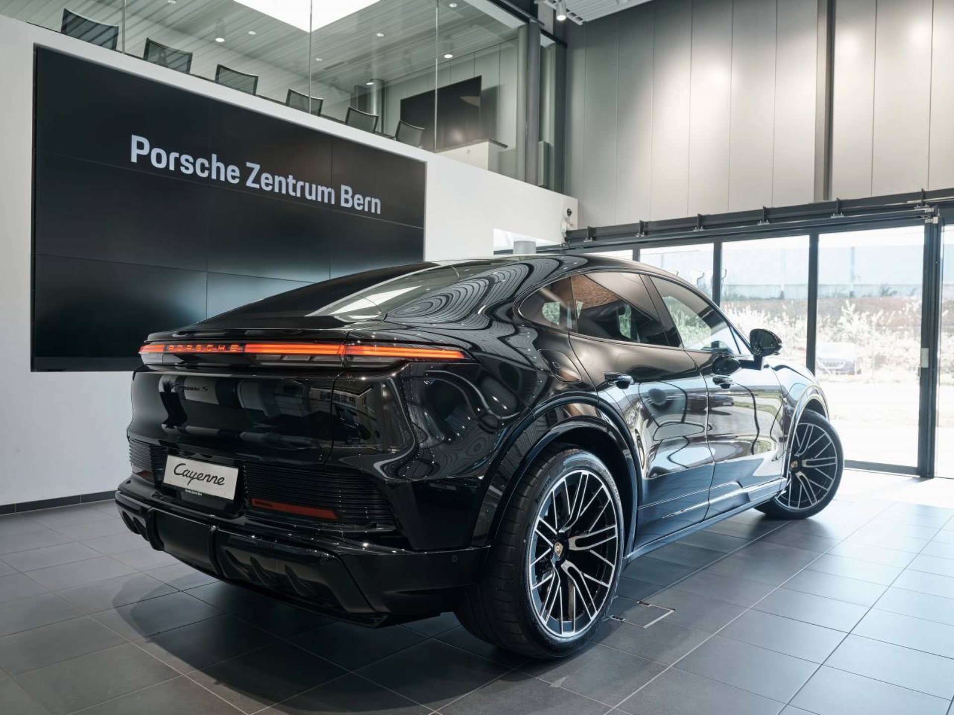 PORSCHE Cayenne S Coupé Electric-image-2