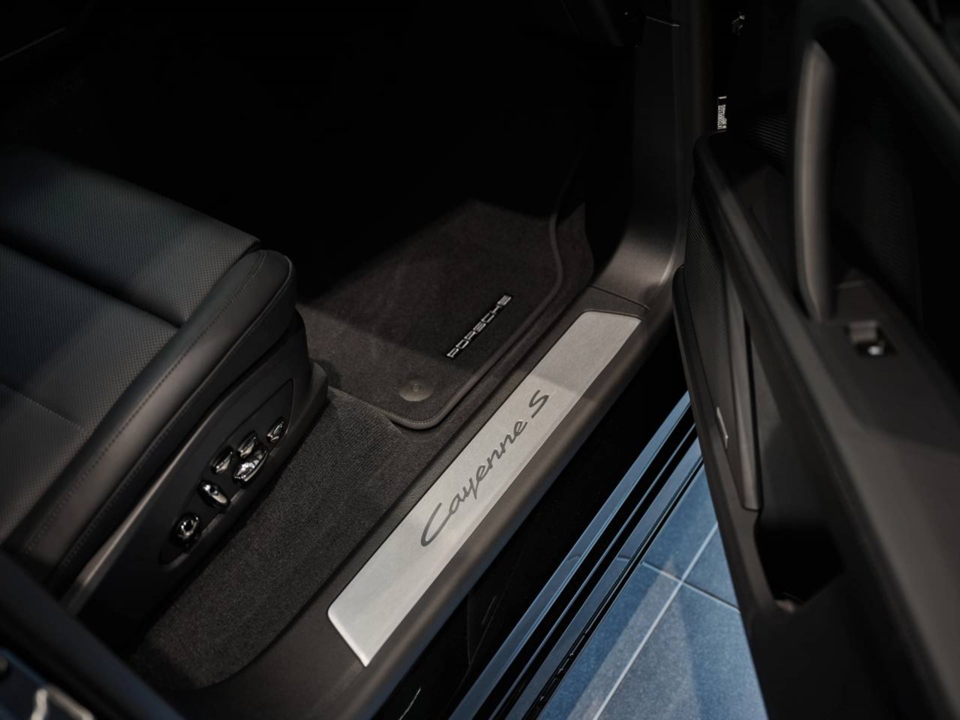 PORSCHE Cayenne S Coupé Electric-image-21