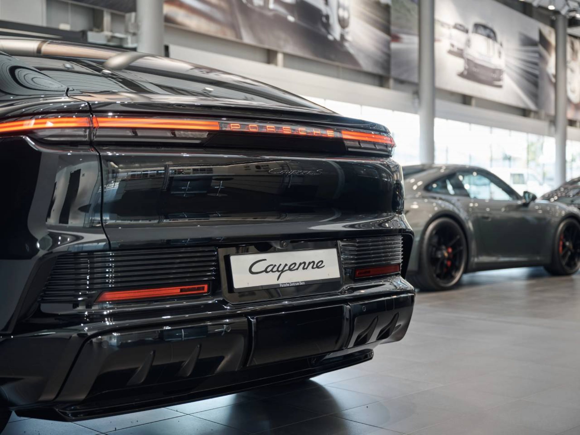 PORSCHE Cayenne S Coupé Electric-image-27