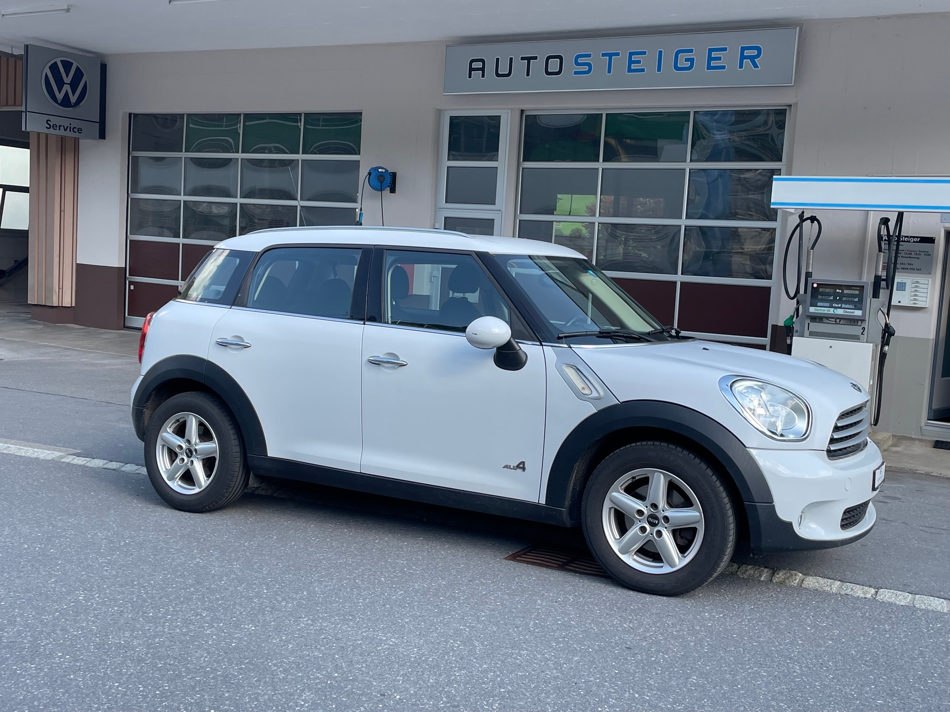 MINI Countryman Cooper D ALL4-image-2