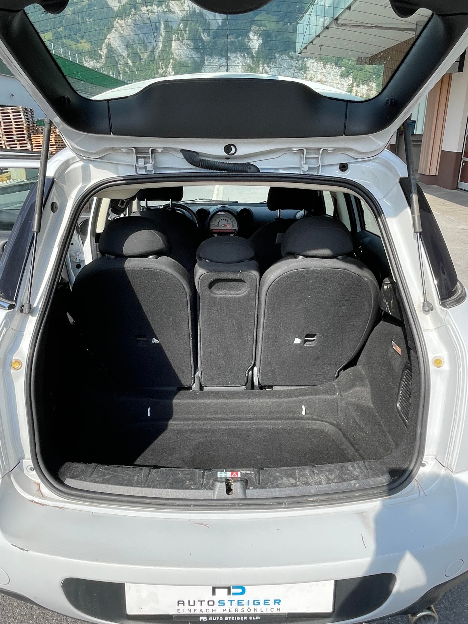 MINI Countryman Cooper D ALL4-image-12