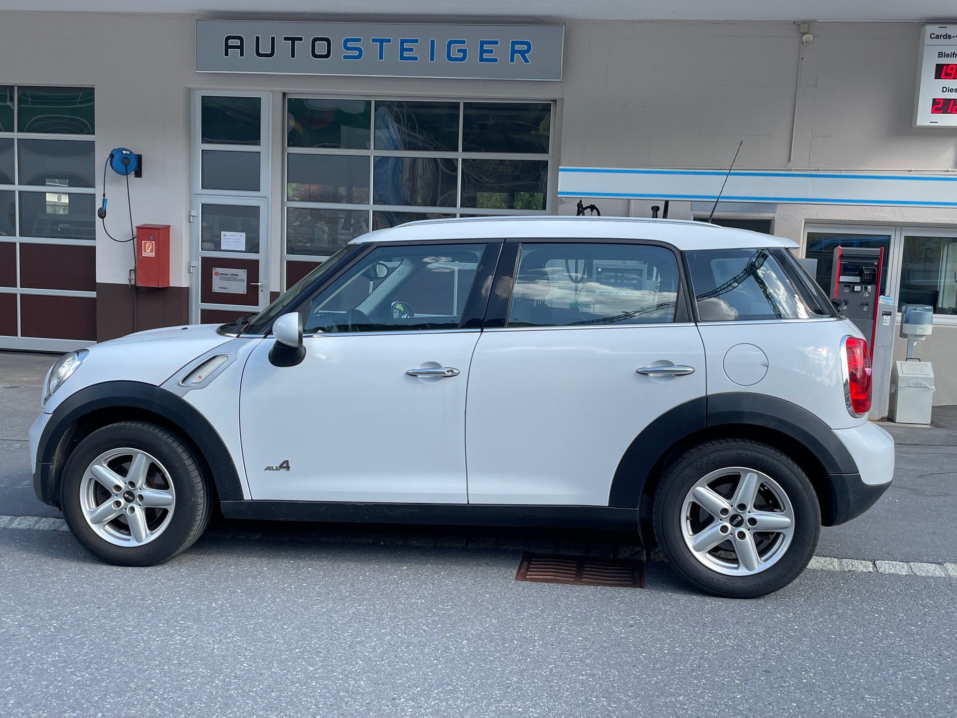MINI Countryman Cooper D ALL4-image-5