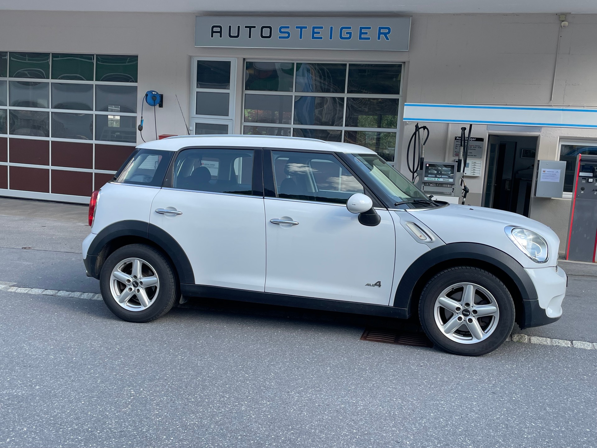 MINI Countryman Cooper D ALL4-image-3