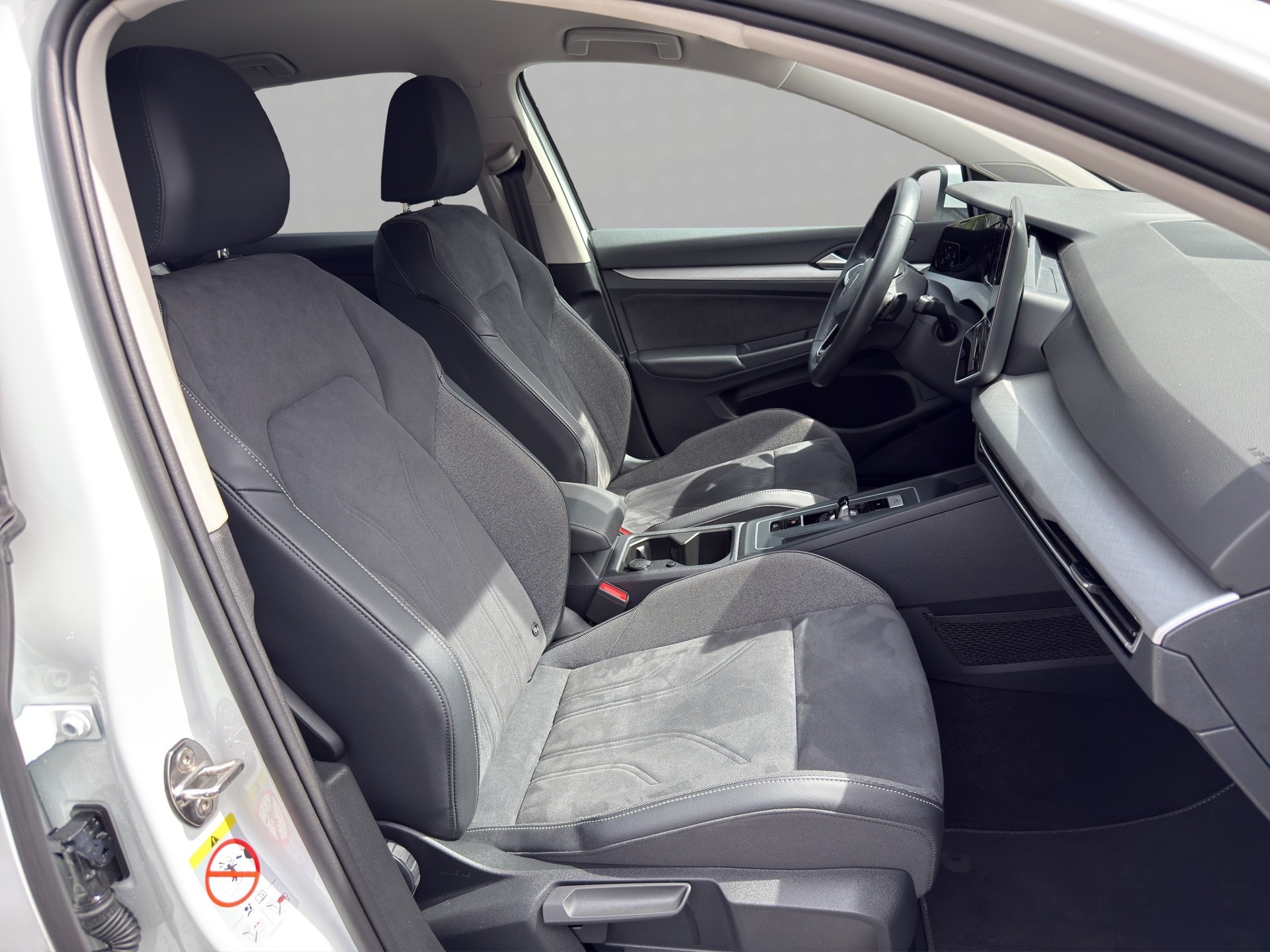 VW Golf 1.5 e TSI mHEV United DSG-image-17