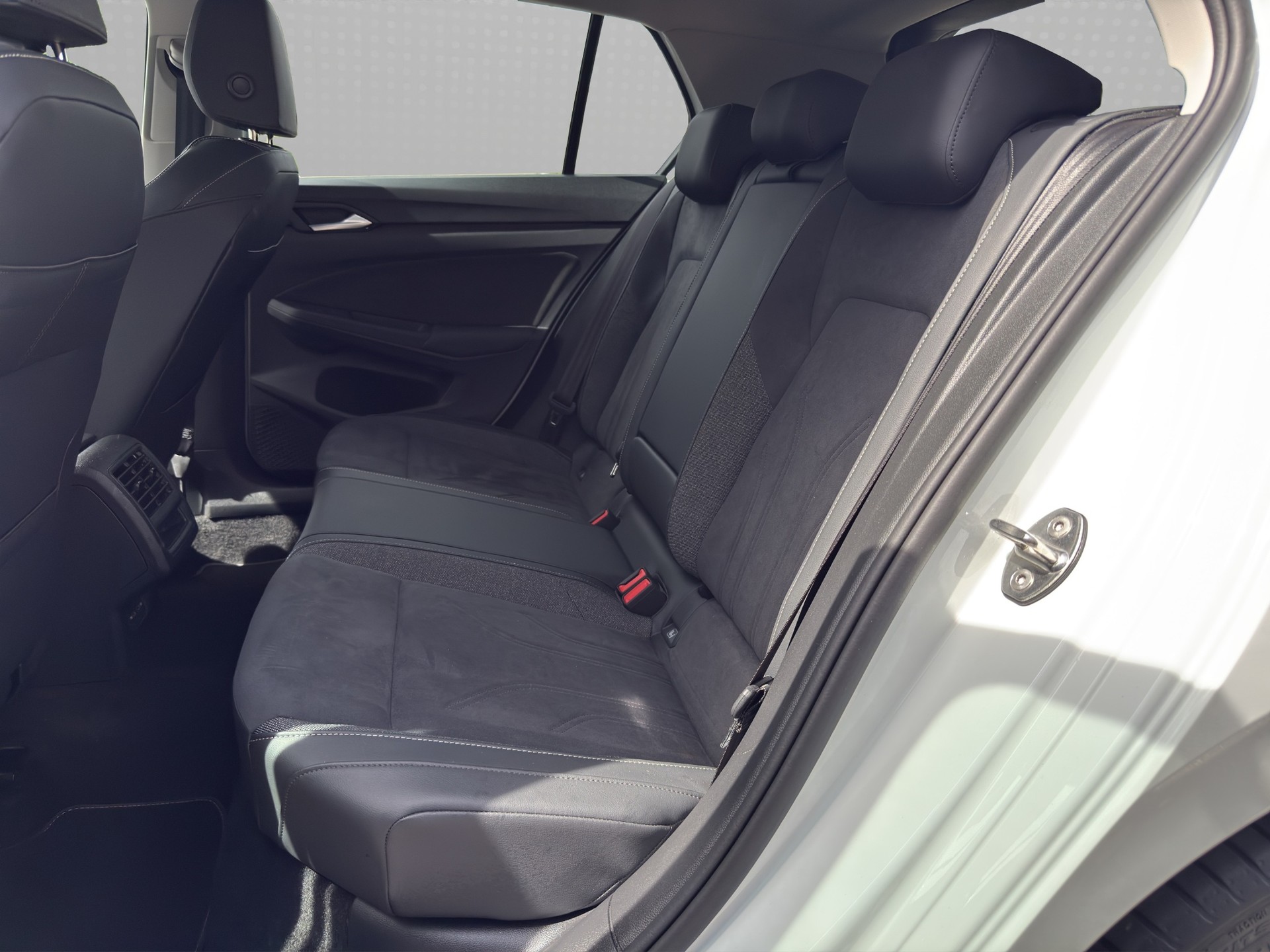 VW Golf 1.5 e TSI mHEV United DSG-image-12