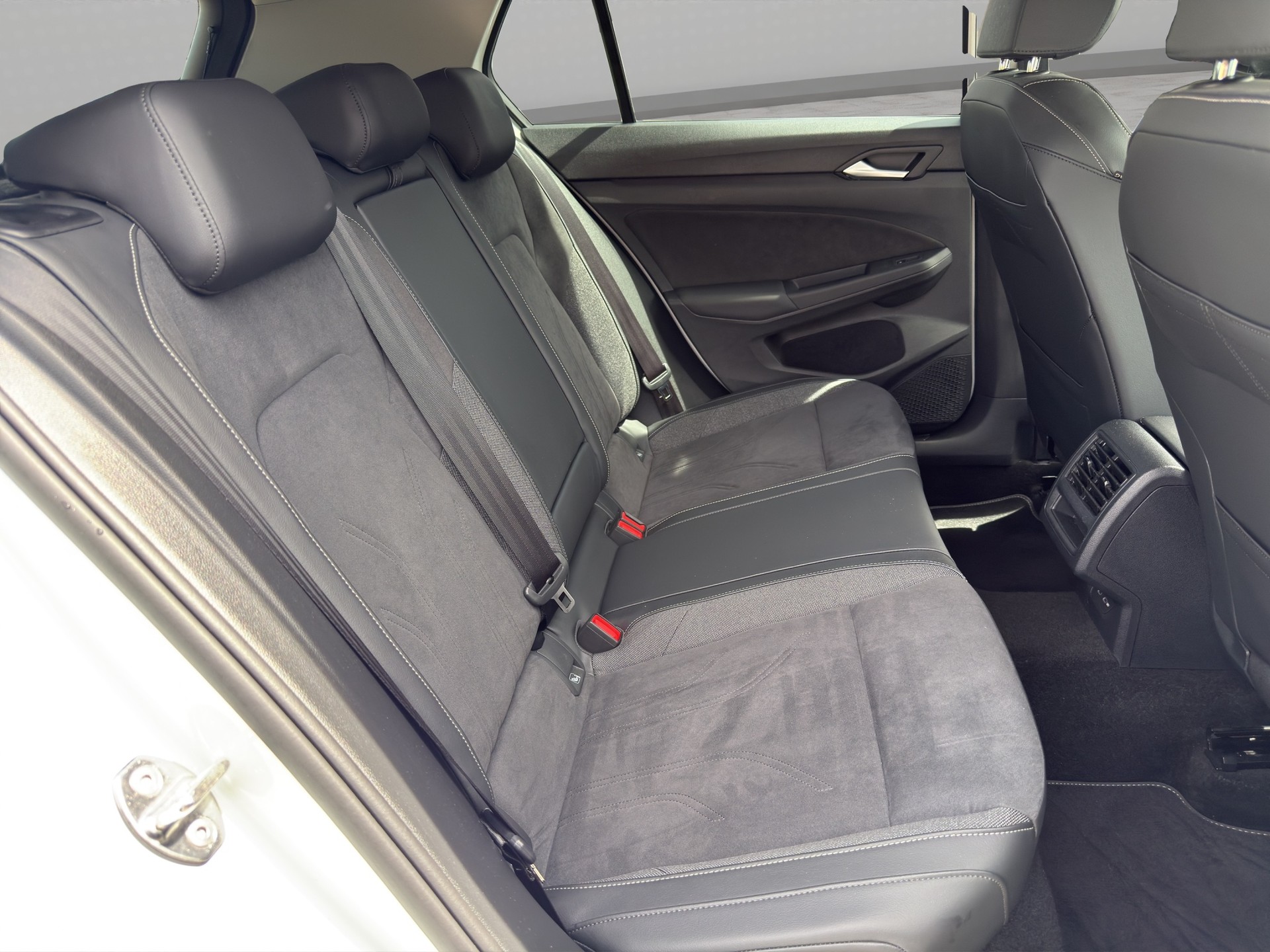 VW Golf 1.5 e TSI mHEV United DSG-image-18