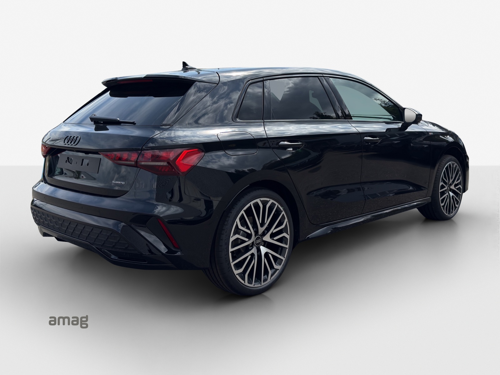 AUDI A3 Sportback TFSI 150 kW quattro S line S tronic-image-4
